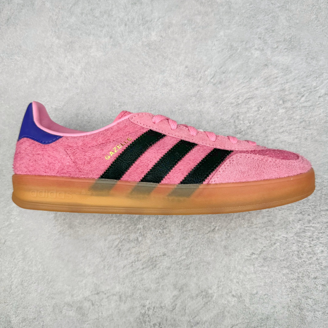 图片[6]-💰190 ＃HP纯原 AD Original Gazelle Indoor Trainers 瞪羚室内鞋系列低帮复古百搭休闲运动德训风板鞋 高端零售特供批次 原厂定制长毛翻毛皮组合环保纤维革鞋面材质 内置环保海玻璃鞋垫 外置RB橡胶大底 产品品控稳定性领先行业 原厂全套原楦原纸板冲刀磨具开发 原厂皮料加持 原厂港宝加持定型后跟R度完美 将复古进行到底 简约流畅 三十年不变经典 这款Gazelle运动鞋 无论面料、配色、质感或设计 都只在重现其1991年原款的经典 皮革鞋面 撞色三条纹和鞋跟标的设计 力求呈现90年代的经典复古风潮 Samba火热的同时 也带动了其它的复古鞋型 Gazelle便是其中一只 Gazelle Indoor拥有包边更宽的T字型鞋头 更好的保护运动员的前掌 浓浓的复古氛围感 非常适合现在流行的Cleanfit风格 尺码：35.5 36 36⅔ 37⅓ 38 38⅔ 39⅓ 40 40⅔ 41⅓ 42 42⅔ 43⅓ 44 44⅔ 45 编码：by2936060-运动鞋