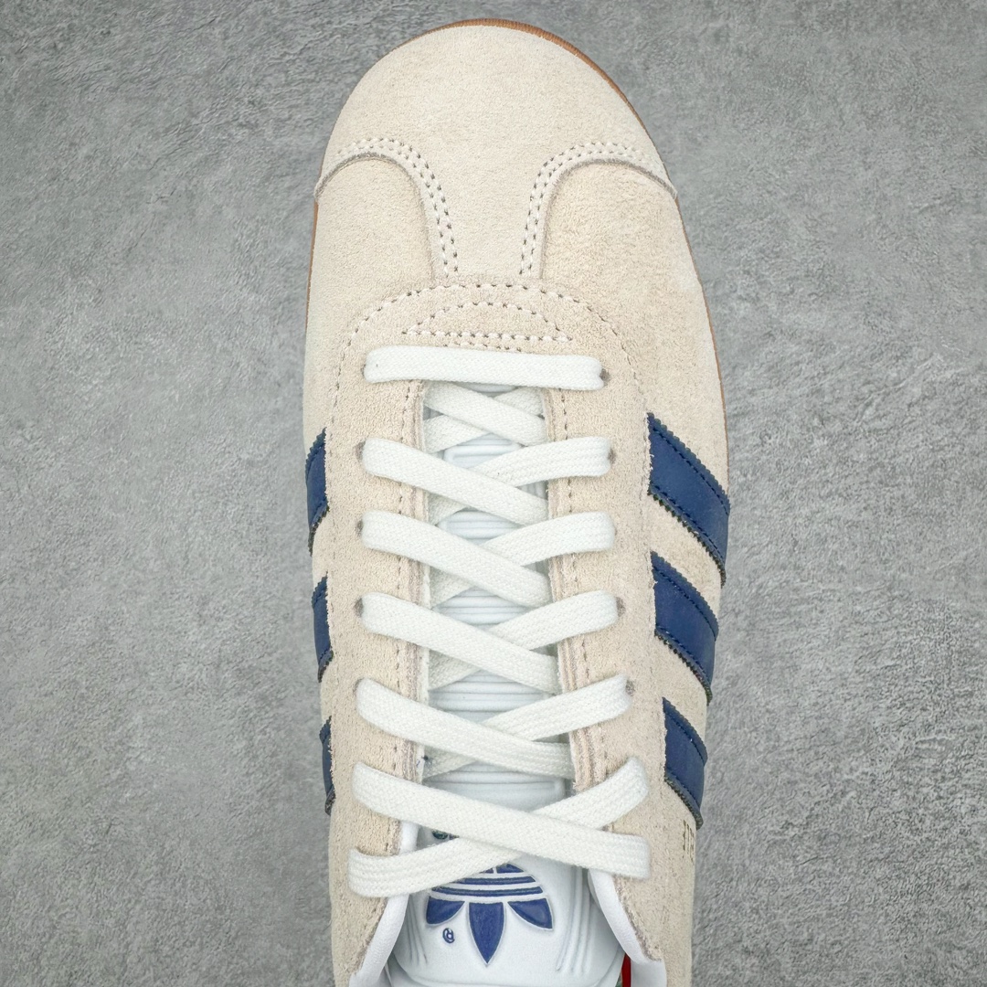 图片[4]-💰190 ＃HP纯原 AD Original Gazelle Trainers 瞪羚室内鞋系列低帮复古百搭休闲运动德训风板鞋 IE0546 高端零售特供批次 原厂定制长毛翻毛皮组合环保纤维革鞋面材质 内置环保海玻璃鞋垫 外置RB橡胶大底 产品品控稳定性领先行业 原厂全套原楦原纸板冲刀磨具开发 原厂皮料加持 原厂港宝加持定型后跟R度完美 将复古进行到底 简约流畅 三十年不变经典 这款Gazelle运动鞋 无论面料、配色、质感或设计 都只在重现其1991年原款的经典 皮革鞋面 撞色三条纹和鞋跟标的设计 力求呈现90年代的经典复古风潮 Samba火热的同时 也带动了其它的复古鞋型 Gazelle便是其中一只 Gazelle Indoor拥有包边更宽的T字型鞋头 更好的保护运动员的前掌 浓浓的复古氛围感 非常适合现在流行的Cleanfit风格 尺码：35.5 36 36⅔ 37⅓ 38 38⅔ 39⅓ 40 40⅔ 41⅓ 42 42⅔ 43⅓ 44 44⅔ 45 编码：by2936060-运动鞋