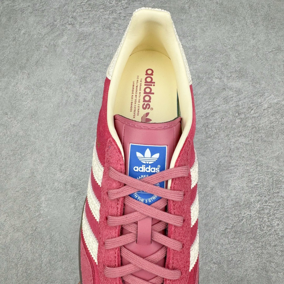 图片[5]-💰190 ＃HP纯原 AD Original Gazelle Indoor Trainers 瞪羚室内鞋系列低帮复古百搭休闲运动德训风板鞋 麂皮生胶底 IF1809 高端零售特供批次 原厂定制长毛翻毛皮组合环保纤维革鞋面材质 内置环保海玻璃鞋垫 外置RB橡胶大底 产品品控稳定性领先行业 原厂全套原楦原纸板冲刀磨具开发 原厂皮料加持 原厂港宝加持定型后跟R度完美 将复古进行到底 简约流畅 三十年不变经典 这款Gazelle运动鞋 无论面料、配色、质感或设计 都只在重现其1991年原款的经典 皮革鞋面 撞色三条纹和鞋跟标的设计 力求呈现90年代的经典复古风潮 Samba火热的同时 也带动了其它的复古鞋型 Gazelle便是其中一只 Gazelle Indoor拥有包边更宽的T字型鞋头 更好的保护运动员的前掌 浓浓的复古氛围感 非常适合现在流行的Cleanfit风格 尺码：35.5 36 36⅔ 37⅓ 38 38⅔ 39⅓ 40 40⅔ 41⅓ 42 42⅔ 43⅓ 44 44⅔ 45 编码：by2936060-运动鞋