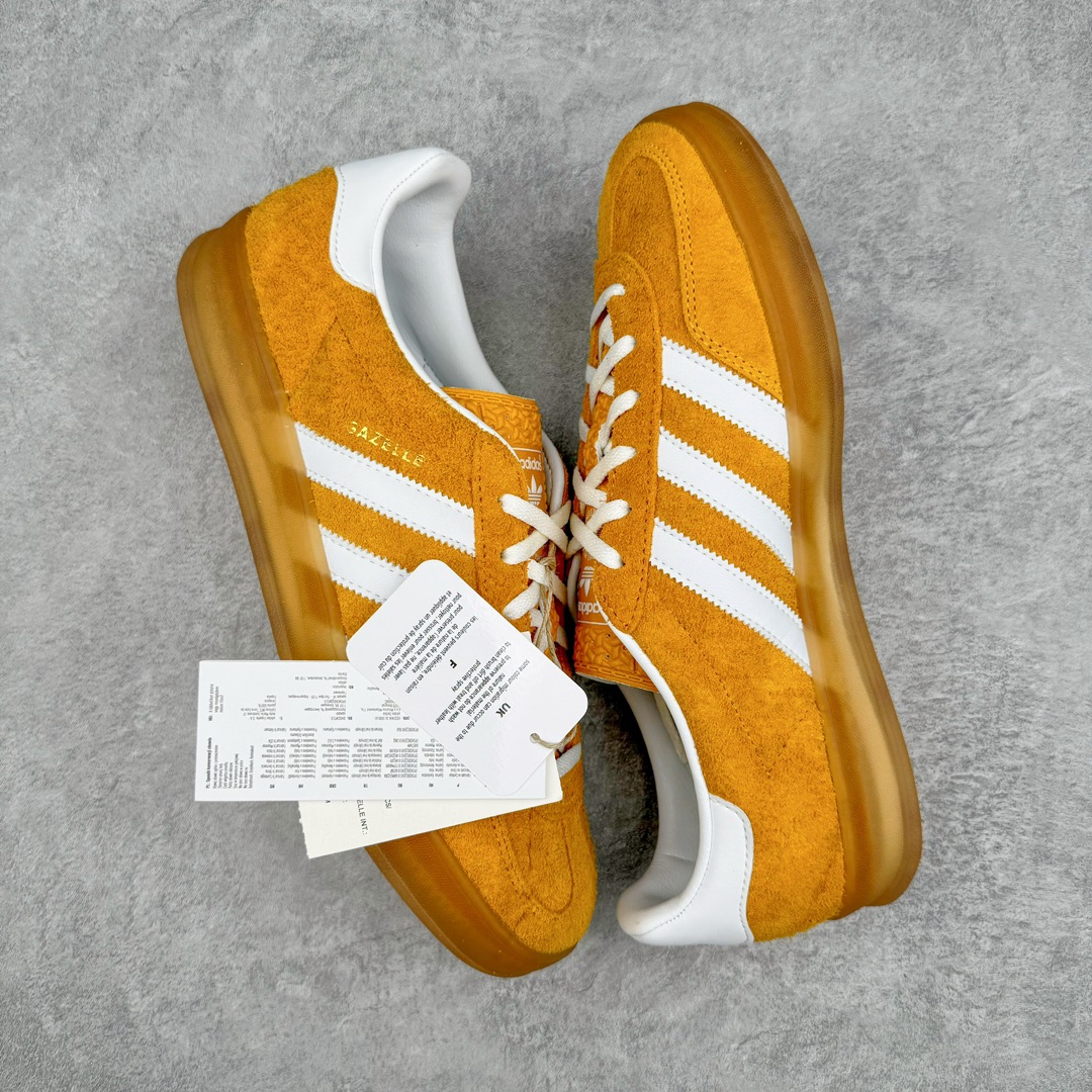 图片[3]-💰190 ＃HP纯原 AD Original Gazelle Indoor Trainers 瞪羚室内鞋系列低帮复古百搭休闲运动德训风板鞋 麂皮生胶底 HQ8716 高端零售特供批次 原厂定制长毛翻毛皮组合环保纤维革鞋面材质 内置环保海玻璃鞋垫 外置RB橡胶大底 产品品控稳定性领先行业 原厂全套原楦原纸板冲刀磨具开发 原厂皮料加持 原厂港宝加持定型后跟R度完美 将复古进行到底 简约流畅 三十年不变经典 这款Gazelle运动鞋 无论面料、配色、质感或设计 都只在重现其1991年原款的经典 皮革鞋面 撞色三条纹和鞋跟标的设计 力求呈现90年代的经典复古风潮 Samba火热的同时 也带动了其它的复古鞋型 Gazelle便是其中一只 Gazelle Indoor拥有包边更宽的T字型鞋头 更好的保护运动员的前掌 浓浓的复古氛围感 非常适合现在流行的Cleanfit风格 尺码：35.5 36 36⅔ 37⅓ 38 38⅔ 39⅓ 40 40⅔ 41⅓ 42 42⅔ 43⅓ 44 44⅔ 45 编码：by2936060-运动鞋