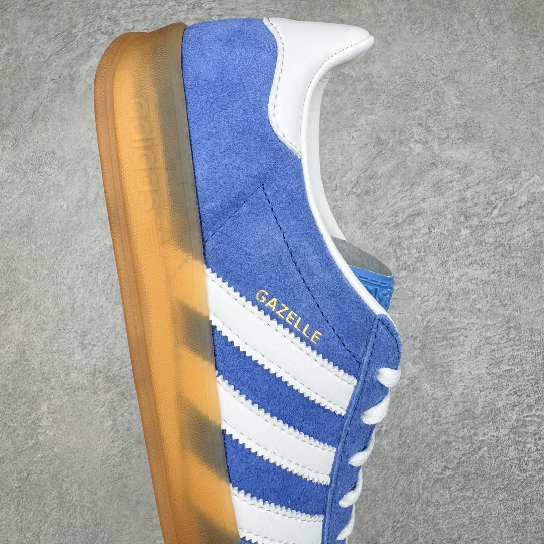 图片[6]-💰190 ＃HP纯原 AD Original Gazelle Indoor Trainers 瞪羚室内鞋系列低帮复古百搭休闲运动德训风板鞋 麂皮生胶底 HQ8717 高端零售特供批次 原厂定制长毛翻毛皮组合环保纤维革鞋面材质 内置环保海玻璃鞋垫 外置RB橡胶大底 产品品控稳定性领先行业 原厂全套原楦原纸板冲刀磨具开发 原厂皮料加持 原厂港宝加持定型后跟R度完美 将复古进行到底 简约流畅 三十年不变经典 这款Gazelle运动鞋 无论面料、配色、质感或设计 都只在重现其1991年原款的经典 皮革鞋面 撞色三条纹和鞋跟标的设计 力求呈现90年代的经典复古风潮 Samba火热的同时 也带动了其它的复古鞋型 Gazelle便是其中一只 Gazelle Indoor拥有包边更宽的T字型鞋头 更好的保护运动员的前掌 浓浓的复古氛围感 非常适合现在流行的Cleanfit风格 尺码：35.5 36 36⅔ 37⅓ 38 38⅔ 39⅓ 40 40⅔ 41⅓ 42 42⅔ 43⅓ 44 44⅔ 45 编码：by2936060-运动鞋