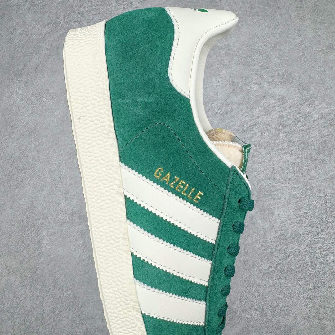 图片[6]-💰190 ＃HP纯原 AD Original Gazelle Trainers 瞪羚室内鞋系列低帮复古百搭休闲运动德训风板鞋 GY7338 高端零售特供批次 原厂定制长毛翻毛皮组合环保纤维革鞋面材质 内置环保海玻璃鞋垫 外置RB橡胶大底 产品品控稳定性领先行业 原厂全套原楦原纸板冲刀磨具开发 原厂皮料加持 原厂港宝加持定型后跟R度完美 将复古进行到底 简约流畅 三十年不变经典 这款Gazelle运动鞋 无论面料、配色、质感或设计 都只在重现其1991年原款的经典 皮革鞋面 撞色三条纹和鞋跟标的设计 力求呈现90年代的经典复古风潮 Samba火热的同时 也带动了其它的复古鞋型 Gazelle便是其中一只 Gazelle Indoor拥有包边更宽的T字型鞋头 更好的保护运动员的前掌 浓浓的复古氛围感 非常适合现在流行的Cleanfit风格 尺码：35.5 36 36⅔ 37⅓ 38 38⅔ 39⅓ 40 40⅔ 41⅓ 42 42⅔ 43⅓ 44 44⅔ 45 编码：by2936060-运动鞋