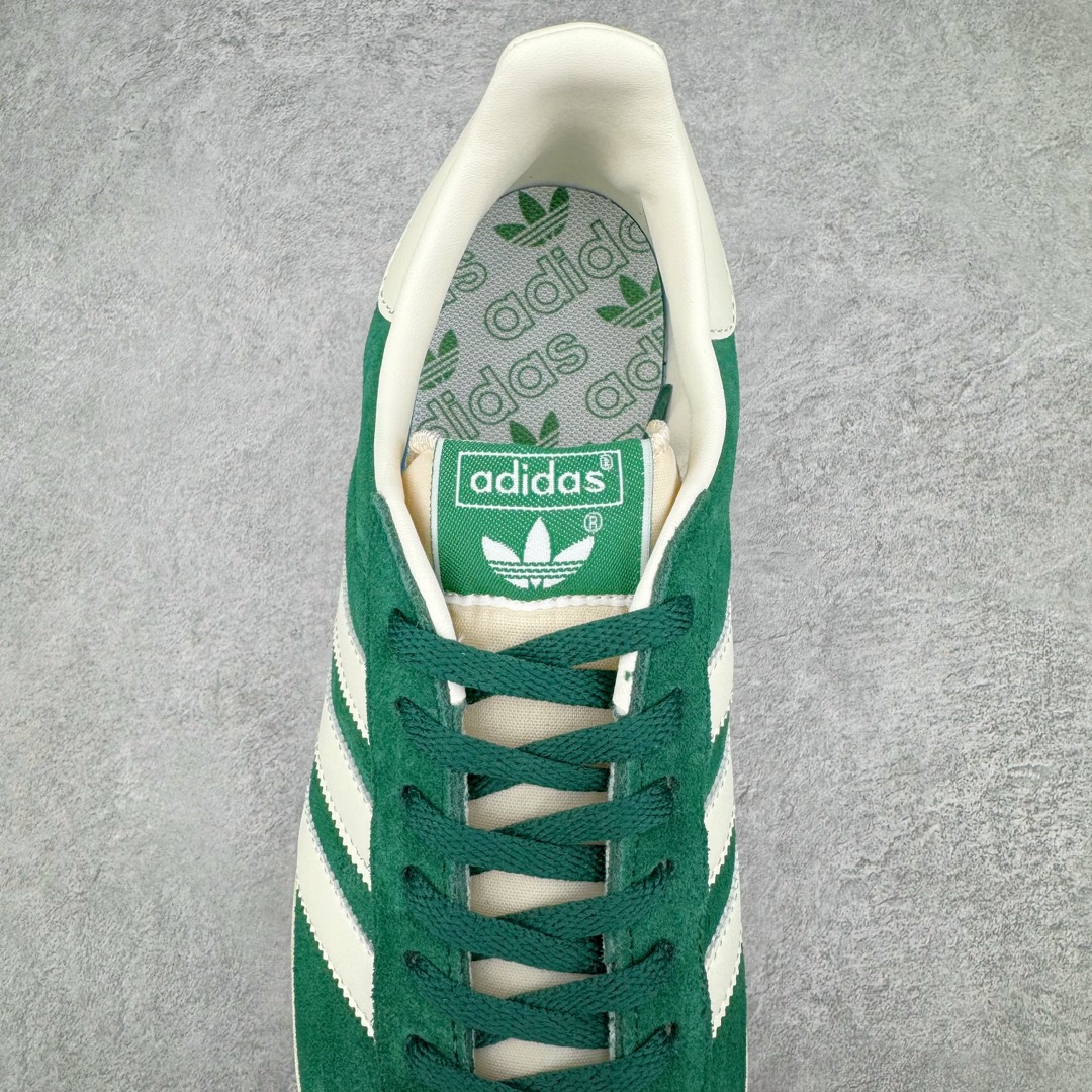 图片[5]-💰190 ＃HP纯原 AD Original Gazelle Trainers 瞪羚室内鞋系列低帮复古百搭休闲运动德训风板鞋 GY7338 高端零售特供批次 原厂定制长毛翻毛皮组合环保纤维革鞋面材质 内置环保海玻璃鞋垫 外置RB橡胶大底 产品品控稳定性领先行业 原厂全套原楦原纸板冲刀磨具开发 原厂皮料加持 原厂港宝加持定型后跟R度完美 将复古进行到底 简约流畅 三十年不变经典 这款Gazelle运动鞋 无论面料、配色、质感或设计 都只在重现其1991年原款的经典 皮革鞋面 撞色三条纹和鞋跟标的设计 力求呈现90年代的经典复古风潮 Samba火热的同时 也带动了其它的复古鞋型 Gazelle便是其中一只 Gazelle Indoor拥有包边更宽的T字型鞋头 更好的保护运动员的前掌 浓浓的复古氛围感 非常适合现在流行的Cleanfit风格 尺码：35.5 36 36⅔ 37⅓ 38 38⅔ 39⅓ 40 40⅔ 41⅓ 42 42⅔ 43⅓ 44 44⅔ 45 编码：by2936060-运动鞋