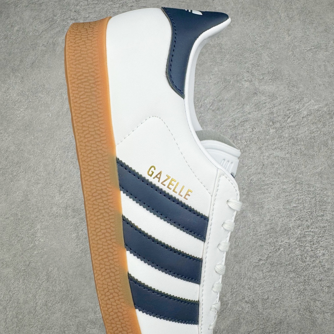 图片[6]-💰190 ＃HP纯原 AD Original Gazelle Trainers 瞪羚室内鞋系列低帮复古百搭休闲运动德训风板鞋 IG3507 高端零售特供批次 原厂定制长毛翻毛皮组合环保纤维革鞋面材质 内置环保海玻璃鞋垫 外置RB橡胶大底 产品品控稳定性领先行业 原厂全套原楦原纸板冲刀磨具开发 原厂皮料加持 原厂港宝加持定型后跟R度完美 将复古进行到底 简约流畅 三十年不变经典 这款Gazelle运动鞋 无论面料、配色、质感或设计 都只在重现其1991年原款的经典 皮革鞋面 撞色三条纹和鞋跟标的设计 力求呈现90年代的经典复古风潮 Samba火热的同时 也带动了其它的复古鞋型 Gazelle便是其中一只 Gazelle Indoor拥有包边更宽的T字型鞋头 更好的保护运动员的前掌 浓浓的复古氛围感 非常适合现在流行的Cleanfit风格 尺码：35.5 36 36⅔ 37⅓ 38 38⅔ 39⅓ 40 40⅔ 41⅓ 42 42⅔ 43⅓ 44 44⅔ 45 编码：by2936060-运动鞋