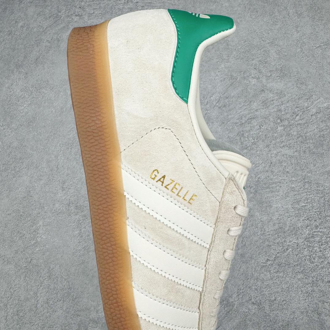 图片[6]-💰190 ＃HP纯原 AD Original Gazelle Trainers 瞪羚室内鞋系列低帮复古百搭休闲运动德训风板鞋 IF3235 高端零售特供批次 原厂定制长毛翻毛皮组合环保纤维革鞋面材质 内置环保海玻璃鞋垫 外置RB橡胶大底 产品品控稳定性领先行业 原厂全套原楦原纸板冲刀磨具开发 原厂皮料加持 原厂港宝加持定型后跟R度完美 将复古进行到底 简约流畅 三十年不变经典 这款Gazelle运动鞋 无论面料、配色、质感或设计 都只在重现其1991年原款的经典 皮革鞋面 撞色三条纹和鞋跟标的设计 力求呈现90年代的经典复古风潮 Samba火热的同时 也带动了其它的复古鞋型 Gazelle便是其中一只 Gazelle Indoor拥有包边更宽的T字型鞋头 更好的保护运动员的前掌 浓浓的复古氛围感 非常适合现在流行的Cleanfit风格 尺码：35.5 36 36⅔ 37⅓ 38 38⅔ 39⅓ 40 40⅔ 41⅓ 42 42⅔ 43⅓ 44 44⅔ 45 编码：by2936060-运动鞋