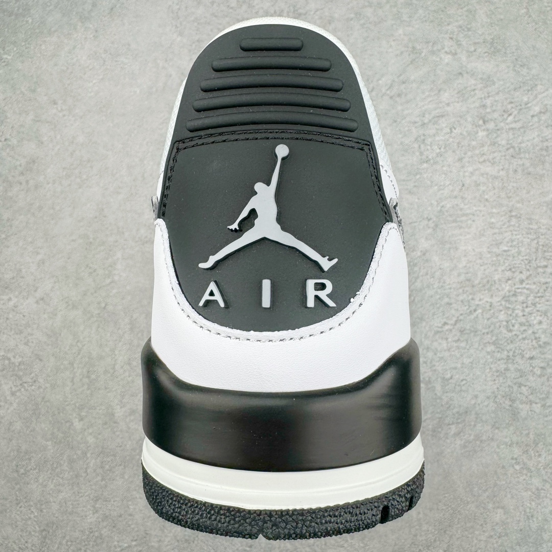 图片[8]-💰220 ＃KZ神版 Air Jordan Legacy AJ312 Low 低帮复古篮球鞋 黑白 CD7069-110 市场最强独一档产物 全套原纸板楦头开发 原厂大底磨具加持立体防滑纹理 原档数据后跟TPU子母扣魔术贴 原装可视Air Sole气垫 原汁原味最完美的312代版型 唯一正确鞋头趴度弧度高度鞋身腰线 进口港宝加持 后跟自然饱满 全鞋荧光划线卡点 追求极致完美 每一双都是工艺品 多重QC质检 超越公司货的品控标准 实实在在的免检产品 鞋身采用了皮革材质打造 横跨鞋面的魔术贴十分吸睛 侧面的Swoosh Logo的一部分被鞋面遮挡了一部分 颇具玩味 魔术贴上标有NK标识 而鞋舌上是Jordan的经典红色飞翼Logo 后跟和鞋底均采用了AJ3的设计 后跟上同样也使用了经典的爆裂纹图案 SIZE：36 36.5 37.5 38 38.5 39 40 40.5 41 42 42.5 43 44 44.5 45 46 47.5 编码：by2936090-运动鞋