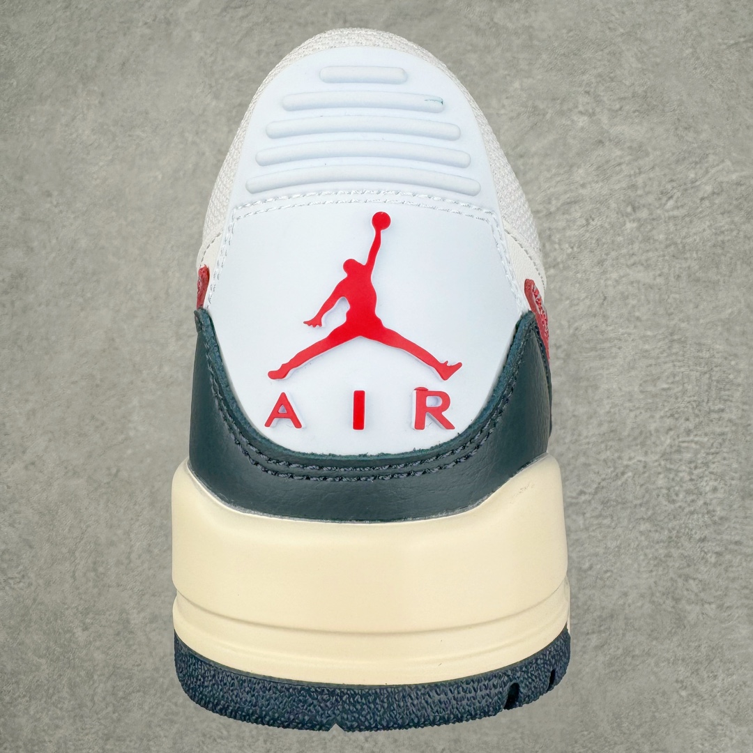 图片[8]-💰210 Air Jordan Legacy AJ312 低帮 情人节白红蓝 CD9054-146 鞋身采用了皮革材质打造 横跨鞋面的魔术贴十分吸睛 侧面的Swoosh Logo的一部分被鞋面遮挡了一部分 颇具玩味 魔术贴上标有NK标识 而鞋舌上是Jordan的经典飞翼Logo 后跟和鞋底均采用了Air Jordan 3 的设计 后跟上同样也使用了经典的爆裂纹图案 尺码：36 36.5 37.5 38 38.5 39 40 40.5 41 42 42.5 43 44 44.5 45 46 47.5 编码：Xby2936080-运动鞋