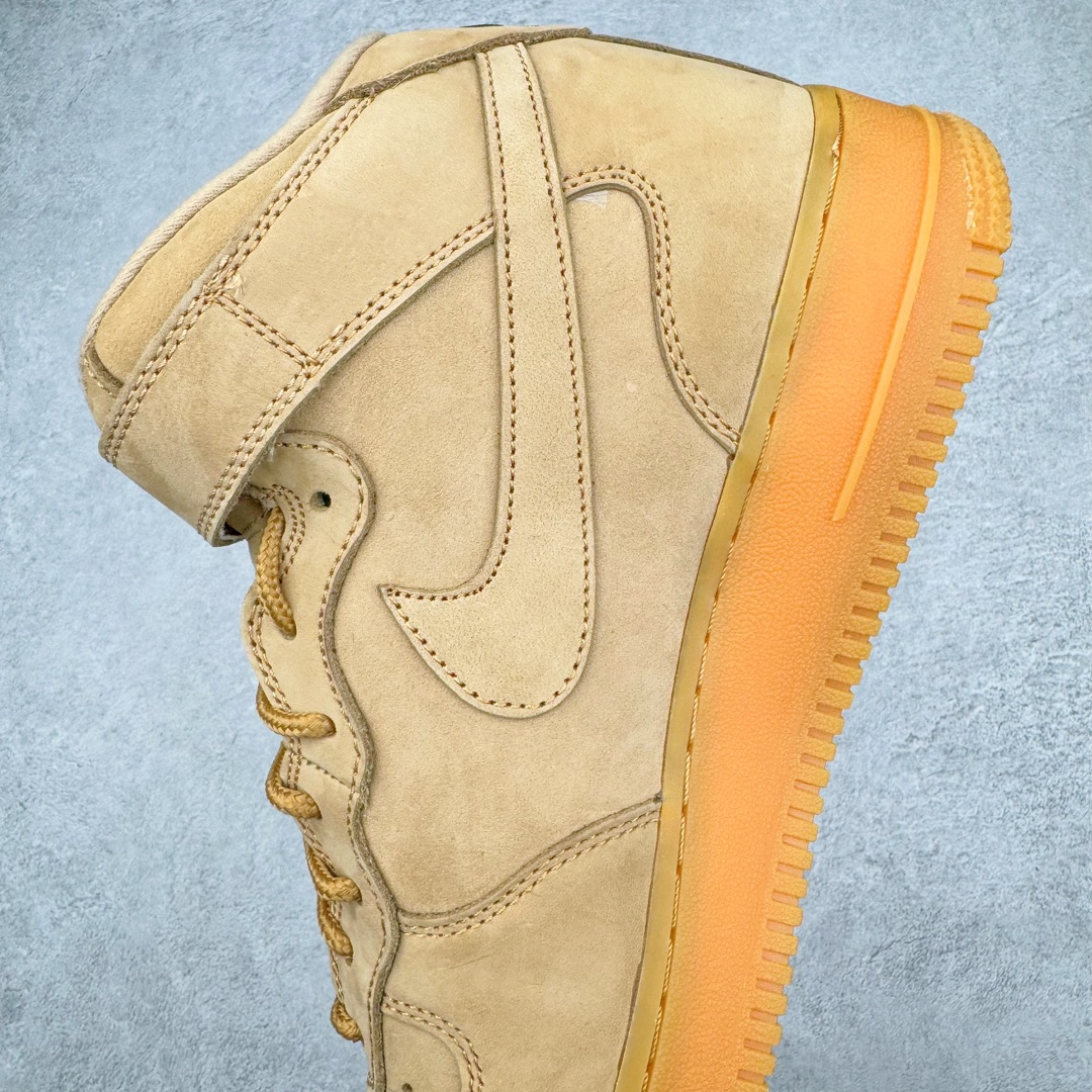 图片[7]-💰240 ＃TS纯原 NK Air Force 1 \’07 Mid\”Wheat/Flax\”空军一号经典中帮百搭休闲运动板鞋 小麦黄棕18款 715889-200 小麦配色的球鞋一直都是秋冬时期穿搭的首选 不仅承袭了大黄靴的干练和帅气 还有着 Air Force 1 的经典复古气质 极为百搭的效果也是重要不可割舍的理由之一 整体依旧采用质感十足的卡其色牛巴革材质打造鞋身 不仅造型十分吸睛质感更是十分讨人喜爱 搭配上同色造型的尼龙鞋带和魔术贴设计 将工装风格体现到位 侧身处皮质 Swoosh Logo 进一步彰显该配色独特魅力 最后以同色水晶材质外底收尾与鞋身配色相互呼应 完善整体造型设计 这样一双既有复古气氛 又能释放出潮流时尚街头气质的鞋款 想必上脚效果更是相当出众 SIZE：35.5 36 36.5 37.5 38 38.5 39 40 40.5 41 42 42.5 43 44 44.5 45 46 编码：Tby3936010-运动鞋