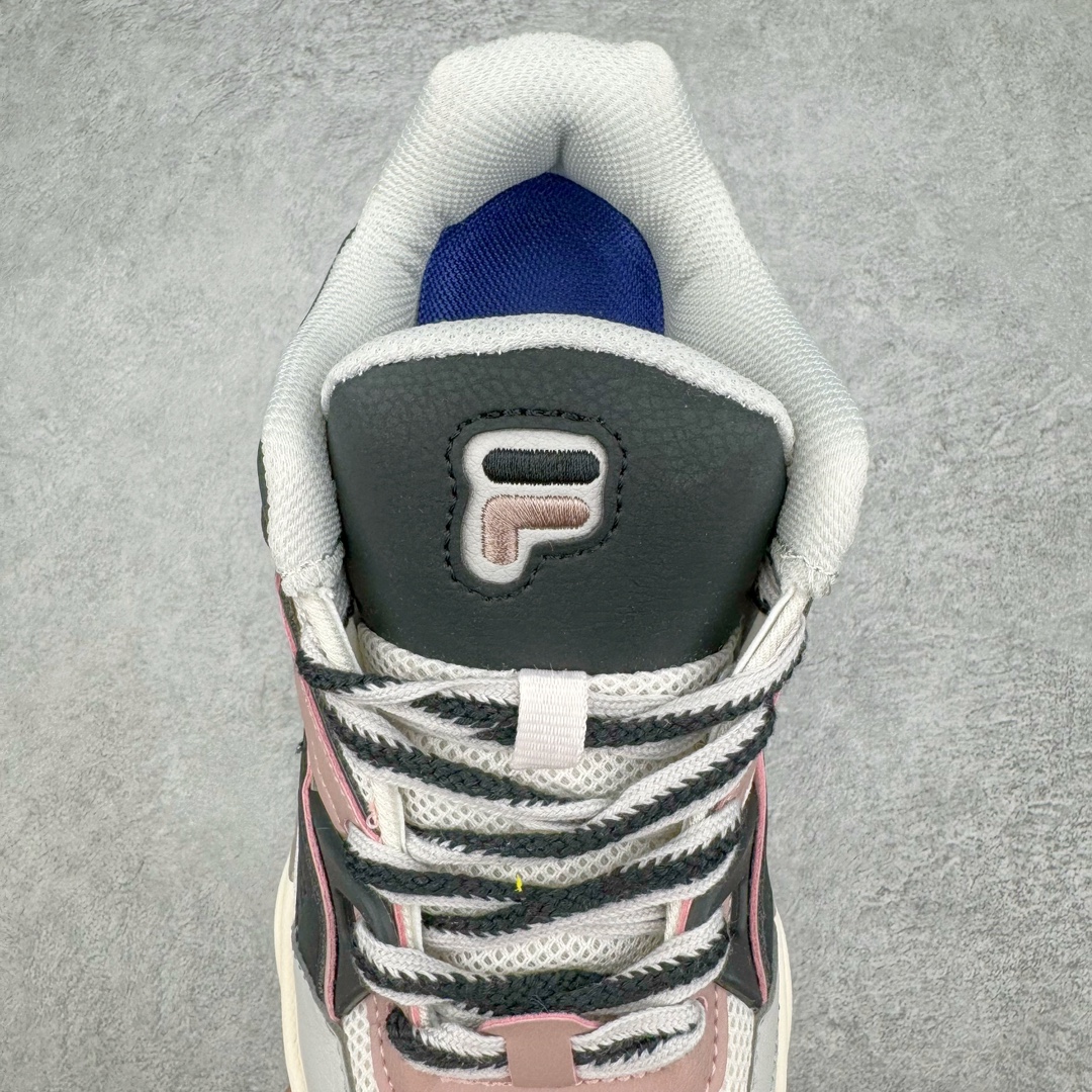 图片[5]-💰150 ＃福利特价‼FILA FUSION 斐乐潮牌防滑耐磨轻便低帮板鞋 FUSION 系列传承了 FILA 的百年基因 融入年轻运动及潮流文化 成为引领变革、创新突破的一代 以“1+N” 的跨界合作模式重现经典的同时创造经典 带来最出其不意的跨界合作惊喜 同时 FILAFUSION把FILA 的 DNA 融入到定制体验里 你可以随心制造厲于你的产品 FILA FUSION 的鞋家族涵盖了老爹鞋、跑步鞋、网球鞋、季节款 风格复古新潮 满足了时尚人士出行及各类运动的搭配需求 成为当下年轻人筷拥的鞋类品牌之一 FILA FUSION 走进年轻人的世界 通过年轻人运动 街舞 滑板 篮球 展现 FILA FUSION 的潮流态度和年轻文化 FILA FUSION 认为末来属于引领变革、创新突破的年轻一代 让我们一起构成 FILA 未来的蓝图吧 尺码：35.5 36 36.5 37.5 38 38.5 39 40 编码：Cby2936020-运动鞋