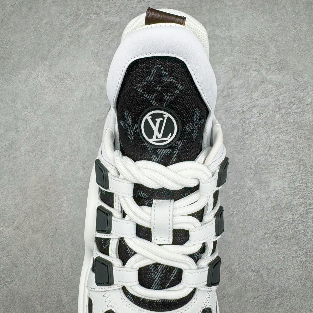 图片[5]-💰440 ＃ZS Louis Vuitton Archlight Sneakers LV Archlight 老爹鞋 2024首发全新糖果系配色！限量款！时尚圈新宠深爱有加，使得大家的目光再一次聚焦到了LV这双老爹鞋身上。受邀Lv 2024早春Trunk show👋。每个拼色的材质都是原版独家定制，与正品一致！采用上抢眼的波浪形鞋底和大型鞋舌，搭载运动气息十足的超弹性跑鞋风格橡胶外底，注目度十足，再配合上由多种高科技布料打造柔软弹力鞋面，并且提供多种色彩选择，包括经典的Monogram 帆布色调，成功在Dad Shoes 热潮中突围而出。推荐入手，让你腿显细到怀疑人生…🕶史上最酷的鞋谁穿谁回头率爆表，后跟增高约5.5cm，大底最高厚度约8mm面料:环保TPU和进口牛皮拼接内里:牛皮内里大底:  抽真空发泡和TPU组合大底 Size：35 36 37 38 39 40 编码：by5936010-运动鞋