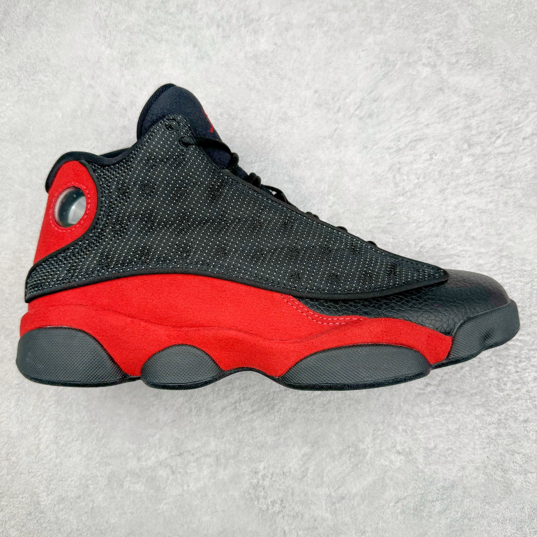 💰500 ＃SZ纯原 Air Jordan AJ13 黑红 414571-004 圈内最强13代 目前可过各类鉴定或无法鉴定 裸鞋随意操作 外贸特供批次 原楦原档案数据开模打造 公司渠道原装全息3D猫眼 原鞋开发 版型近乎零偏差 采购原厂皮料 LOGO五金部件高价开发私模 杜绝一眼假版本 原厂档案开模大底 共3层贴合工艺 三层中间加入海玻璃缓震鞋垫 大底采用进口一次MD而非市面二次MD低价原料成型 进口MD材料异味较少比原鞋还少 市面异味大刺鼻 Size：40 40.5 41 42 42.5 43 44 44.5 45 46 47.5 48.5 编码：by5936070-运动鞋