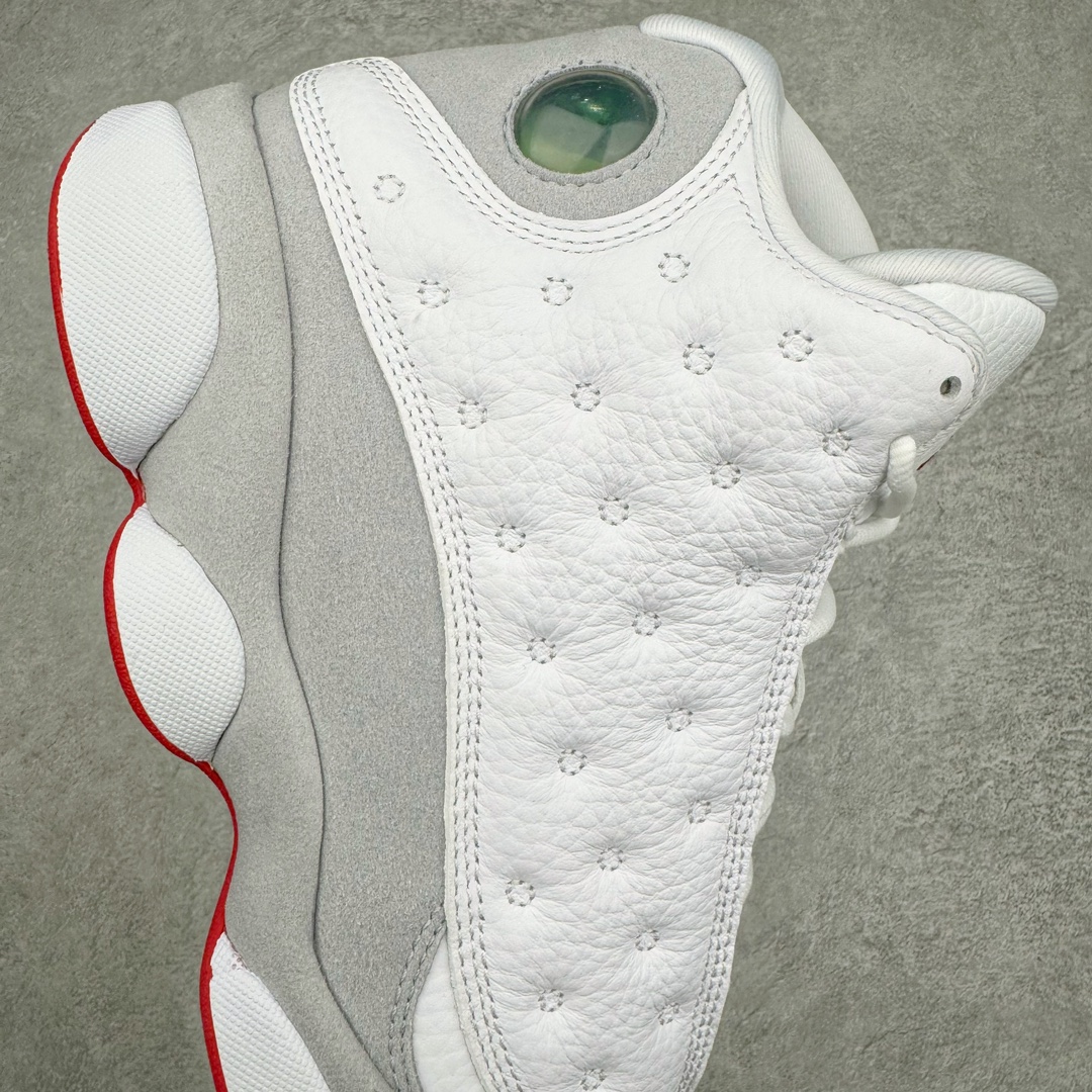 图片[6]-💰500 ＃SZ纯原 Air Jordan AJ13 Retro 白灰色 414571-160 圈内最强13代 目前可过各类鉴定或无法鉴定 裸鞋随意操作 外贸特供批次 原楦原档案数据开模打造 公司渠道原装全息3D猫眼 原鞋开发 版型近乎零偏差 采购原厂皮料 LOGO五金部件高价开发私模 杜绝一眼假版本 原厂档案开模大底 共3层贴合工艺 三层中间加入海玻璃缓震鞋垫 大底采用进口一次MD而非市面二次MD低价原料成型 进口MD材料异味较少比原鞋还少 市面异味大刺鼻 Size：40 40.5 41 42 42.5 43 44 44.5 45 46 47.5 48.5 编码：by5936070-运动鞋