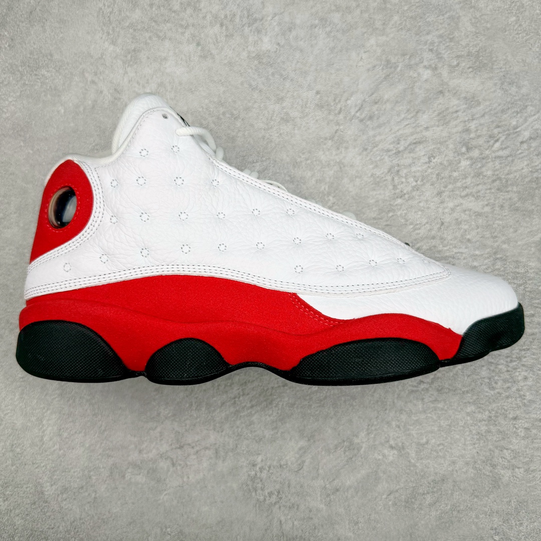 💰500 ＃SZ纯原 Air Jordan AJ13 Retro 白红 414571-122 圈内最强13代 目前可过各类鉴定或无法鉴定 裸鞋随意操作 外贸特供批次 原楦原档案数据开模打造 公司渠道原装全息3D猫眼 原鞋开发 版型近乎零偏差 采购原厂皮料 LOGO五金部件高价开发私模 杜绝一眼假版本 原厂档案开模大底 共3层贴合工艺 三层中间加入海玻璃缓震鞋垫 大底采用进口一次MD而非市面二次MD低价原料成型 进口MD材料异味较少比原鞋还少 市面异味大刺鼻 Size：40 40.5 41 42 42.5 43 44 44.5 45 46 47.5 48.5 编码：by5936070-运动鞋