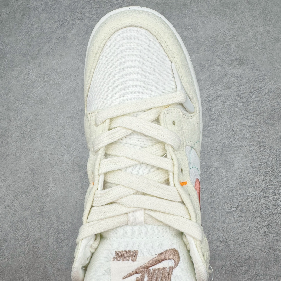 图片[4]-💰180 ＃yh纯原 NK Dunk Low Disrupt DR2 解构风滑板鞋 货号：DH4402-100 整双鞋的配色风格较为清新 白色的织物鞋面搭配各部位的帆布材质 内侧的 Swoosh 采用缝线勾勒出轮廓 最亮眼的设计莫过于外侧的小型 Swoosh 使用粉色刺绣制作而成 在稳重的同时又不失俏皮可爱 后跟周围使用帆布材质做半包露出一半的橡胶中底 融入女性的摩登感觉 为经久不衰的设计增添了新的亮点 尺码：36 36.5 37 38 38.5 39 40 40.5 41 42 42.5 43 44 44.5 45 46 47.5 编码：by2936050-运动鞋