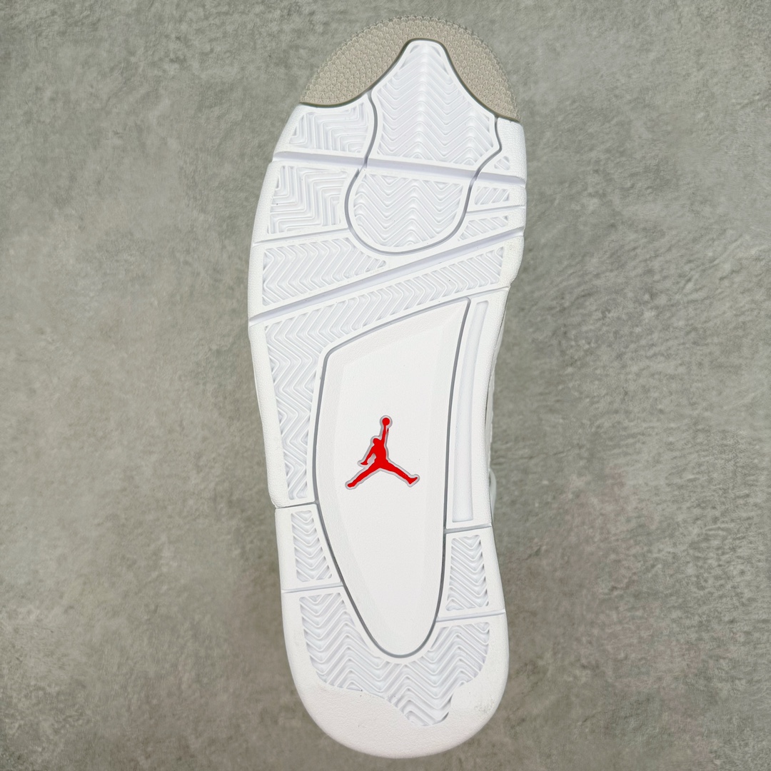 图片[9]-💰390 ＃SZ纯原 Air Jordan AJ4 Retro SE \”White Oreo\”白灰奥利奥 货号：CT8527-100 目前可过各类鉴定或无法鉴定 裸鞋随意操作 第一梯队最新批次 细节多次校对改良 接近完美 细节达到可过鉴定标准 耗时半年巨作 全套原纸板楦头开发 原厂特供皮料加持 确保原汁原味 完美呈现四代版型 一比一鞋头弧度高度鞋身弧度 数据细节工艺流程均保持原鞋一致 原厂TPU网格鞋带扣 正确内里网布 菱角分明不变形无多余毛边 柔软性质感一致于原鞋 原厂织唛标 原厂飞人电绣工艺 尾指中部跳三针 独家绑鞋带手法 印刷中底布 四线拉帮 米色美纹纸贴合固定 进口港宝加持 后跟自然饱满 全鞋荧光划线卡点 追求极致完美 每一双都是工艺品 多重QC质检 超越公司货的品控标准 实实在在的免检产品 尺码：40 40.5 41 42 42.5 43 44 44.5 45 46 47.5 48.5 编码：by4936060-运动鞋