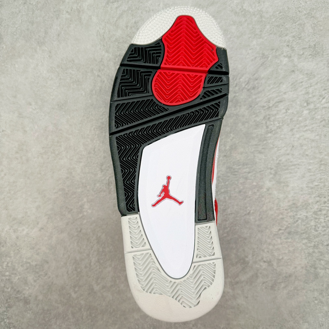 图片[9]-💰390 ＃SZ纯原 Air Jordan AJ4 Retro 白黑红 红水泥 DH6927-161 目前可过各类鉴定或无法鉴定 裸鞋随意操作 第一梯队最新批次 细节多次校对改良 接近完美 细节达到可过鉴定标准 耗时半年巨作 全套原纸板楦头开发 原厂特供皮料加持 确保原汁原味 完美呈现四代版型 一比一鞋头弧度高度鞋身弧度 数据细节工艺流程均保持原鞋一致 原厂TPU网格鞋带扣 正确内里网布 菱角分明不变形无多余毛边 柔软性质感一致于原鞋 原厂织唛标 原厂飞人电绣工艺 尾指中部跳三针 独家绑鞋带手法 印刷中底布 四线拉帮 米色美纹纸贴合固定 进口港宝加持 后跟自然饱满 全鞋荧光划线卡点 追求极致完美 每一双都是工艺品 多重QC质检 超越公司货的品控标准 实实在在的免检产品 尺码：40 40.5 41 42 42.5 43 44 44.5 45 46 47.5 48.5 编码：by4936060-运动鞋