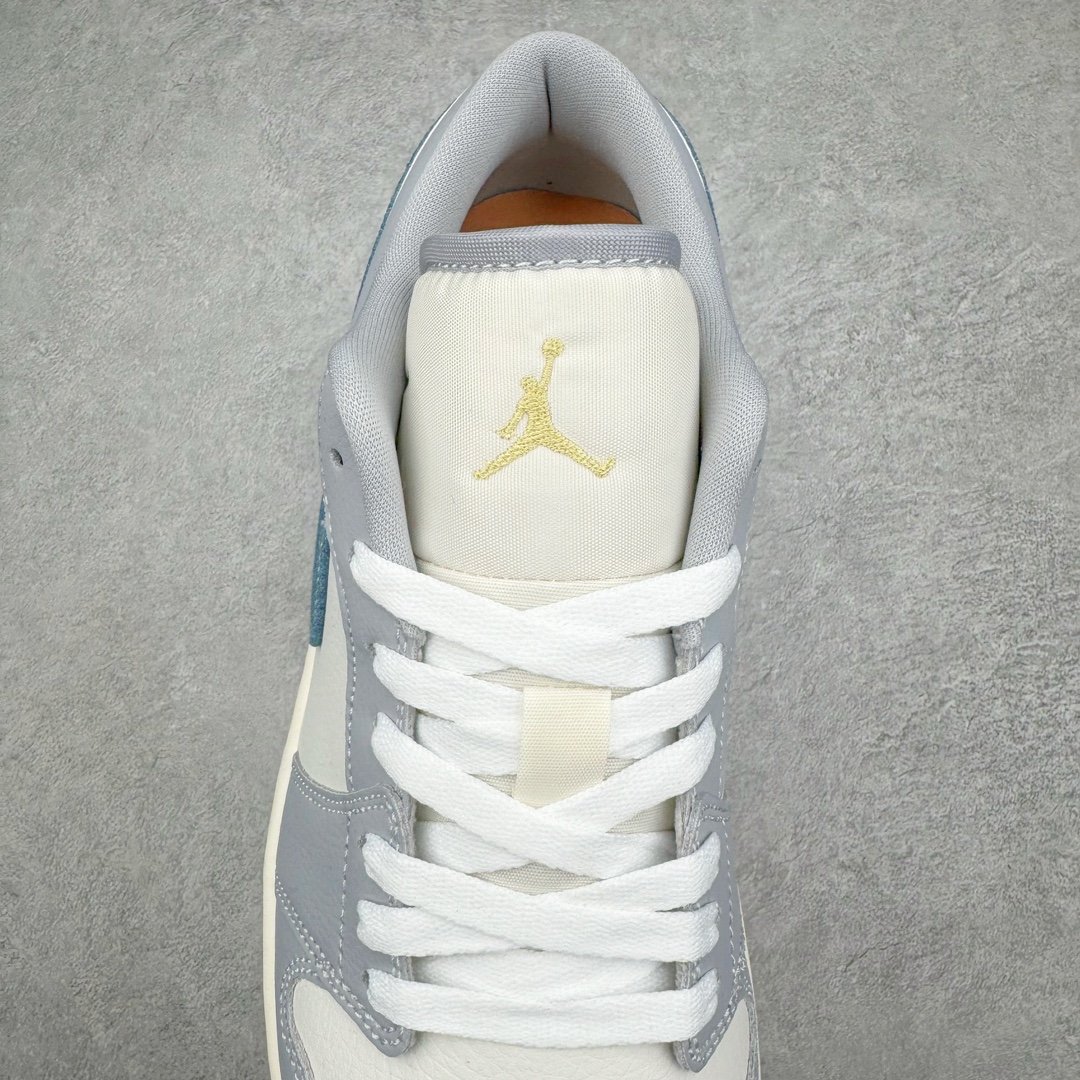 图片[5]-💰180 ＃K版 Air Jordan AJ1 Low 低帮 白蓝 FZ5046-041 全新流水线出品 DT版本唯一平替选择 市场第二梯队最强版 全部原鞋开发 原楦原纸板开发 全鞋电脑针车 原厂内置全掌气垫 原盒内在原标 唯一Zp原版鞋带绑法 免检产品 全新2022版型 全头层皮料 完美零毛边处理 原厂配置全掌气垫 价格定位良心 几十个配色陆续出货 SIZE：36 36.5 37.5 38 38.5 39 40 40.5 41 42 42.5 43 44 44.5 45 46 47.5 编码：yby2936050-运动鞋