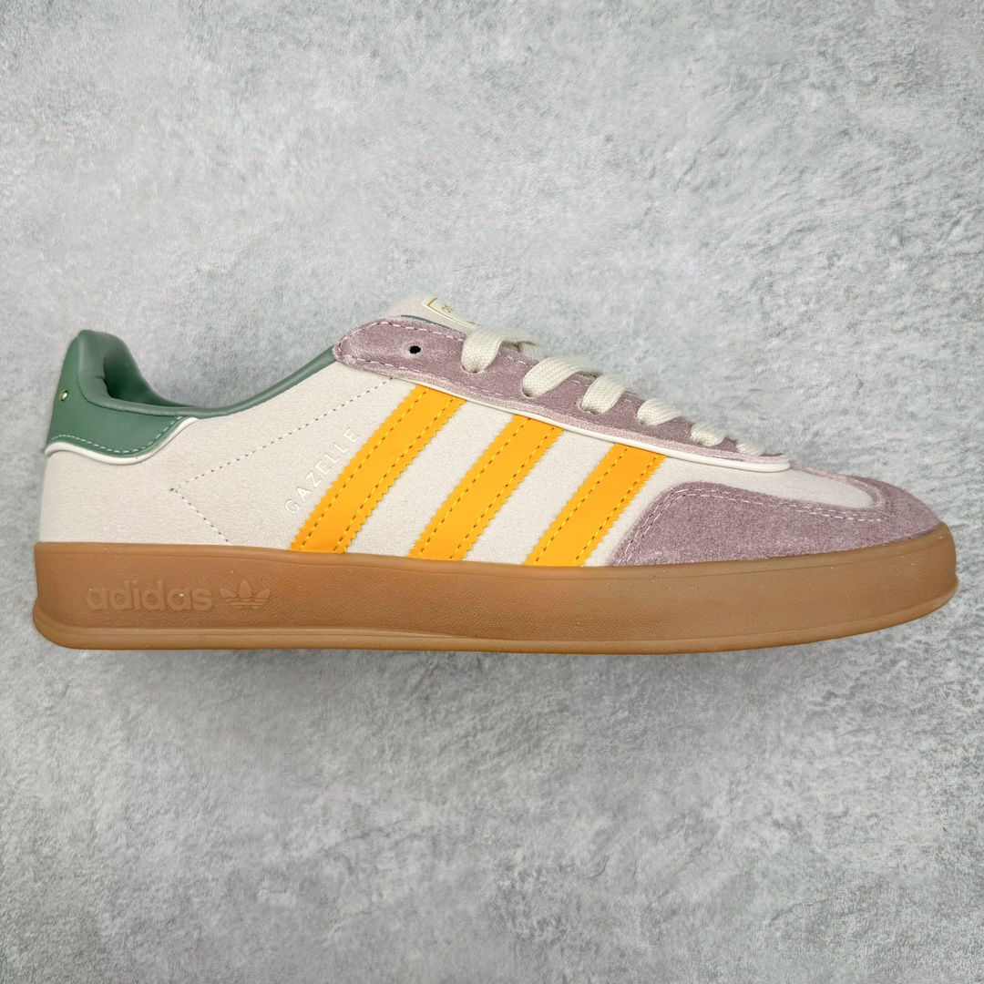 💰140 AD Gazelle Indoor Trainers 羚羊内训系列低帮复古百搭休闲运动德训风板鞋 ID1007 90年代经典的复刻版！自60年代以足球训练鞋面世以来,Gazelle就以其经典设计席卷全球。1991年版本的复刻,再造经典Gazelle。采用皮革打造,搭配浊色细节,让这款经典更加简约。尺码：36 36⅔ 37⅓ 38 38⅔ 39⅓ 40 40⅔ 41⅓ 42 42⅔ 43⅓ 44 45 编码：Bby2936010-运动鞋