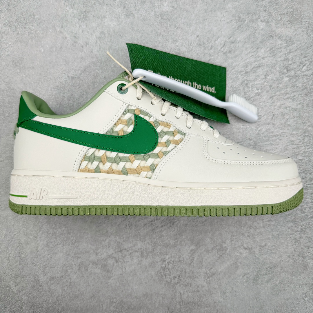 💰200 NK Air Force 1´07 Low 空军一号低帮百搭休闲运动板鞋 FN0369-100 柔软、弹性十足的缓震性能和出色的中底设计 横跨复古与现代的外型结合 造就出风靡全球三十多年的Force 1 直到今天还深受青睐 SIZE：36 36.5 37.5 38 38.5 39 40 40.5 41 42 42.5 43 44 44.5 45 编码：Tby2936070-运动鞋