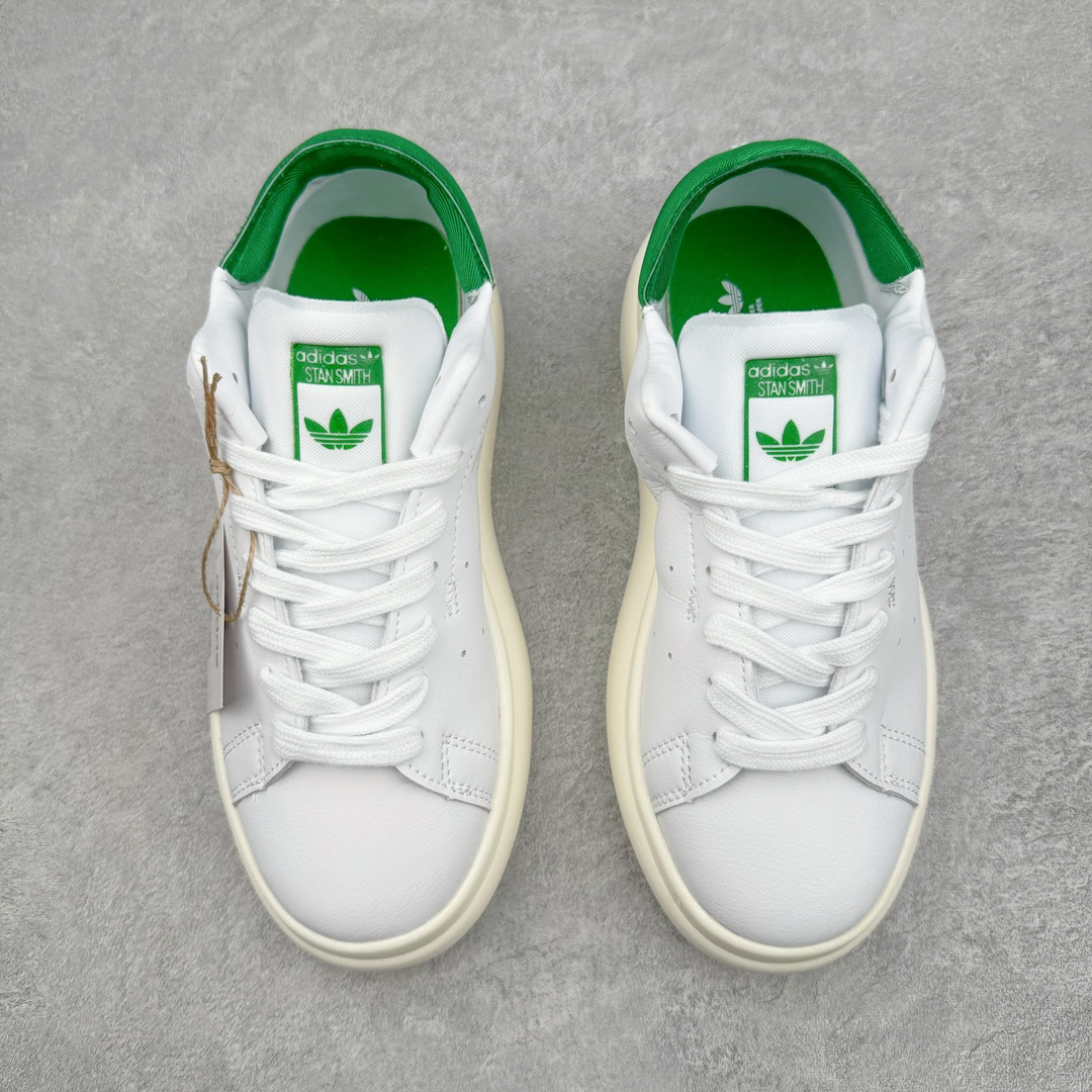 图片[2]-💰200 AD Originals Stan Smith PF\”White Green\”史密斯面包版系列低帮轻量松糕经典百搭复古休闲运动厚底板鞋“皮革白绿尾”ID2786 如果一定要说今年最火的鞋型，那么小编愿意将这一票投给「面包鞋」，毕竟无论是奢侈品大牌，还是国潮街头品牌都在纷纷推出专属于自家的「面包鞋型」。近期，Originals 也推出了一双全新「面包鞋」，不知道这次各位能给几分？此次全新鞋型选择 Originals 最经典的 Stan Smith 为蓝本进行创作，保留原始设计的同时，将鞋身所有部分都等比放大，看上去还有些俏皮可爱。鞋身同样以全皮革包裹，质感上绝对无需担心。细节方面也是一一保留，但却将原本鞋舌上的「人像」换为了三叶草 Logo，彰显品牌身份。中底更是进行了加厚加宽处理，相信真正上脚后增高、显瘦属性肯定会大大提升，更为适合小姐姐日常搭配。尺码：35 36 36⅔ 37⅓ 38 38⅔ 39⅓ 40 40⅔ 41⅓ 42 42⅔ 43⅓ 44 44⅔ 45 46 编码：Hby2936070-运动鞋