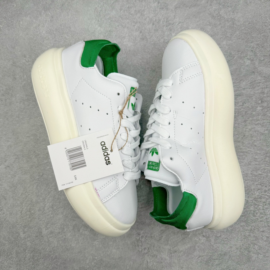 图片[3]-💰200 AD Originals Stan Smith PF\”White Green\”史密斯面包版系列低帮轻量松糕经典百搭复古休闲运动厚底板鞋“皮革白绿尾”ID2786 如果一定要说今年最火的鞋型，那么小编愿意将这一票投给「面包鞋」，毕竟无论是奢侈品大牌，还是国潮街头品牌都在纷纷推出专属于自家的「面包鞋型」。近期，Originals 也推出了一双全新「面包鞋」，不知道这次各位能给几分？此次全新鞋型选择 Originals 最经典的 Stan Smith 为蓝本进行创作，保留原始设计的同时，将鞋身所有部分都等比放大，看上去还有些俏皮可爱。鞋身同样以全皮革包裹，质感上绝对无需担心。细节方面也是一一保留，但却将原本鞋舌上的「人像」换为了三叶草 Logo，彰显品牌身份。中底更是进行了加厚加宽处理，相信真正上脚后增高、显瘦属性肯定会大大提升，更为适合小姐姐日常搭配。尺码：35 36 36⅔ 37⅓ 38 38⅔ 39⅓ 40 40⅔ 41⅓ 42 42⅔ 43⅓ 44 44⅔ 45 46 编码：Hby2936070-运动鞋