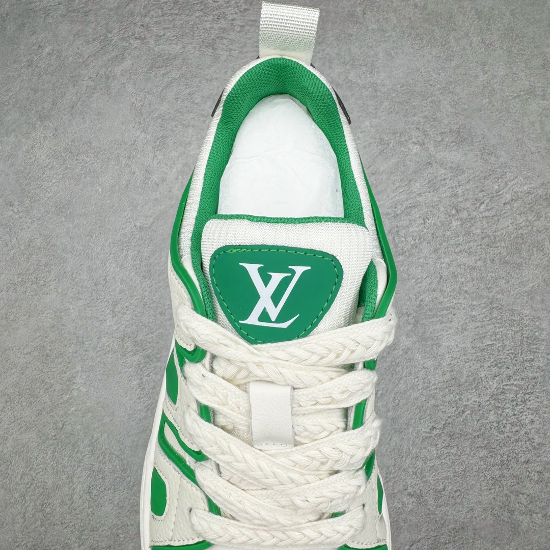 图片[5]-💰280 LV路易威登Louis vuitton Sneaker Low休闲运动文化百搭篮球板鞋 广东原产#黄色抽屉礼品鞋盒及全套代购包装说明书防尘布袋物件 #正确原装进口平纹 纹粒面小牛皮革鞋面材质#原装一致橡胶组合鞋底#耐弯折滴塑支持片#nVirgil Abloh亲自操刀设计❗本款 LV Trainer 运动鞋取材柔软小牛皮，讲述路易威登男装艺术总监 Virgil Abloh 自篮球鞋汲取的灵感。设计师手写体品牌标识点缀一侧，Monogram 压纹皮革包裹后帮。n详细特征 小牛皮 每双缝纫工时 7 小时 橡胶外底 鞋舌和侧面饰有 LV 字母  尺码：38-44（偏大一码） 编码：by3936050-运动鞋