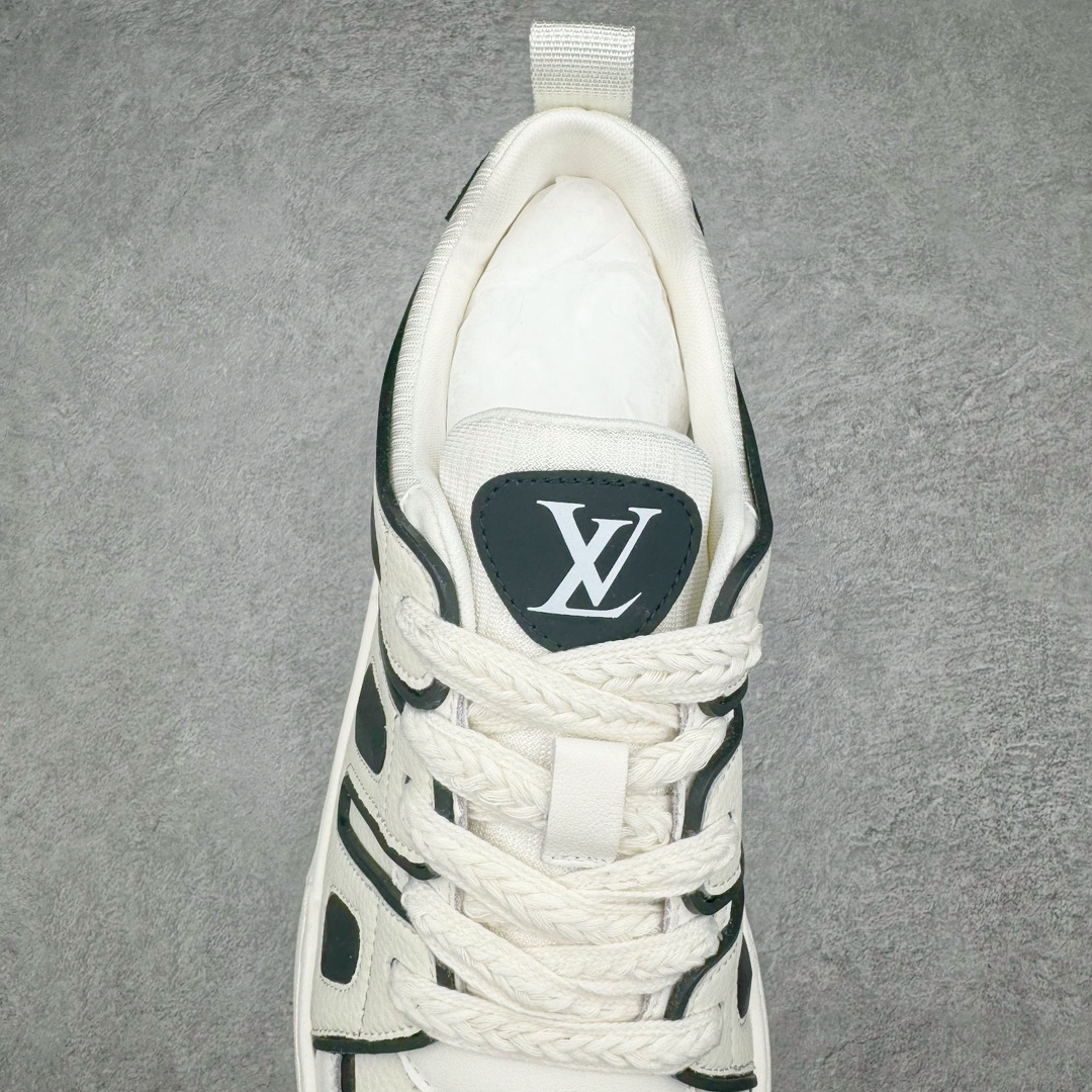 图片[5]-💰280 LV路易威登Louis vuitton Sneaker Low休闲运动文化百搭篮球板鞋 广东原产#黄色抽屉礼品鞋盒及全套代购包装说明书防尘布袋物件 #正确原装进口平纹 纹粒面小牛皮革鞋面材质#原装一致橡胶组合鞋底#耐弯折滴塑支持片#nVirgil Abloh亲自操刀设计❗本款 LV Trainer 运动鞋取材柔软小牛皮，讲述路易威登男装艺术总监 Virgil Abloh 自篮球鞋汲取的灵感。设计师手写体品牌标识点缀一侧，Monogram 压纹皮革包裹后帮。n详细特征 小牛皮 每双缝纫工时 7 小时 橡胶外底 鞋舌和侧面饰有 LV 字母  尺码：38-44（偏大一码） 编码：by3936050-运动鞋