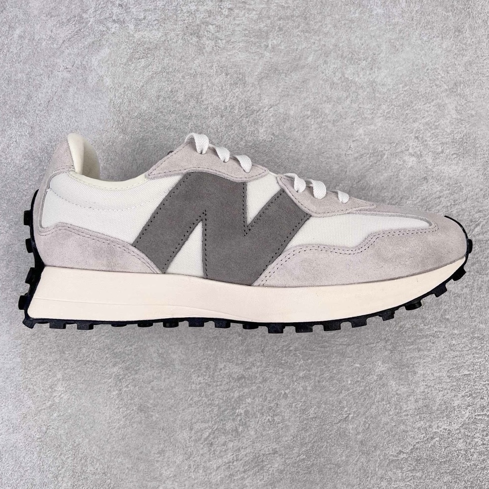 图片[4]-💰190 ＃M纯原 New Balance NB327 新百伦系列复古休闲运动慢跑鞋 原厂细翻毛 原数据档案结合二次高弾MD材料打造原版鞋底 鞋面由原厂特殊定制材料纹路细腻 多道序QC把关品质完善 细节完美 以更纯粹的复古风格设计打造的全新造型 侧身还以解构设计 将 N 字标志以做旧压花样式呈现 样式别具新意 而麂皮、冲孔皮革的塑造 则呈现出高级怀旧气质 也让鞋款在奢华时装风格与运动氛围之间达到了平衡 尺码：36 37 37.5 38 38.5 39.5 40 40.5 41.5 42 42.5 43 44 44.5 45 45.5 编码：by2936060-运动鞋