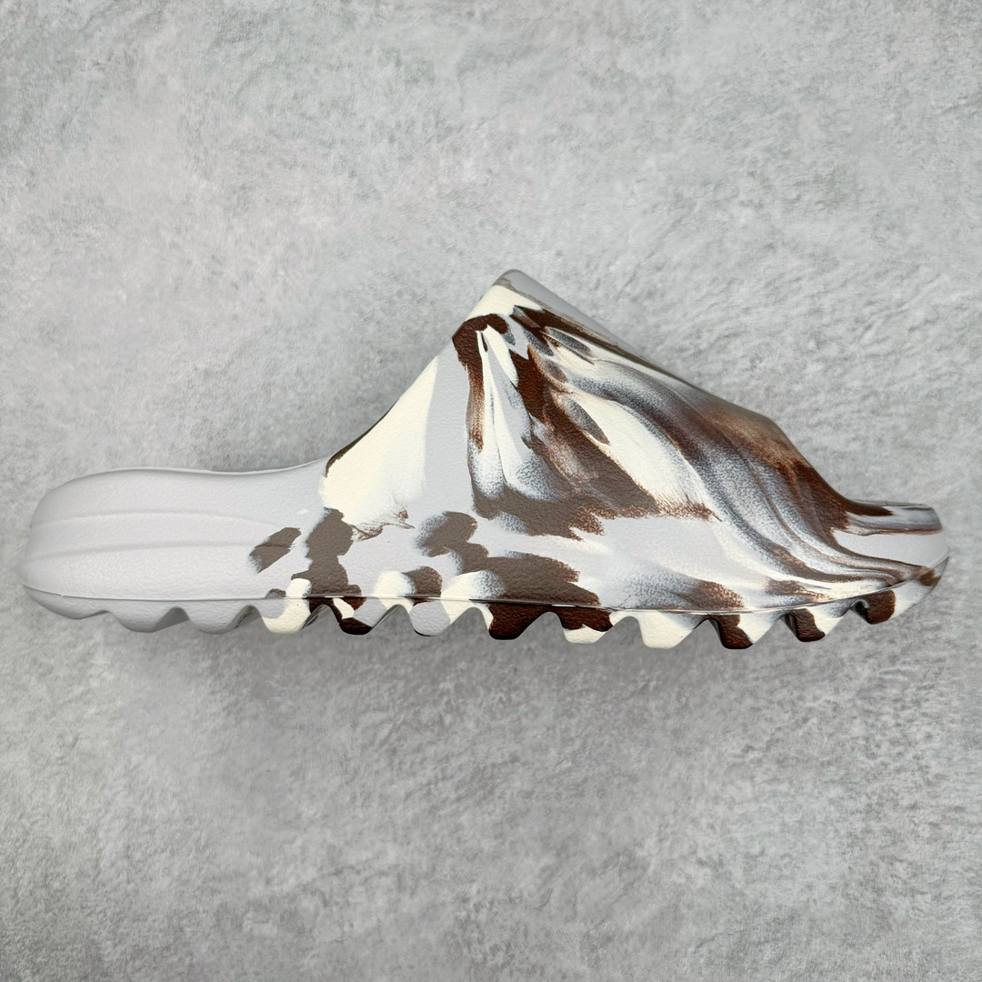 图片[2]-＃Lw纯原 YEEZY SLIDE 椰子拖鞋 同源公司EVA粒子环保塑料 原厂指令配方 弹性卡色均保持原鞋一致 匠心打造 采用原厂进口MD全套模具打造 全套原楦头 鞋口弧度大小 鞋面色泽质感同步原鞋 LOGO内侧钢印清晰工整 原厂定制原标 同比ZP 符合人体设计 独家开发至48.5码 尺码：36 37 38 39 40.5 42 43 44.5 46 47 48.5-选品中心