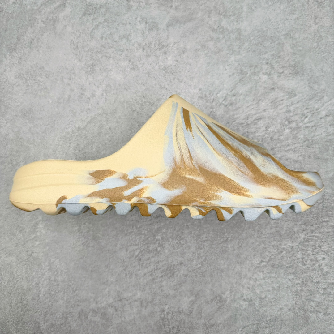 图片[3]-＃Lw纯原 YEEZY SLIDE 椰子拖鞋 同源公司EVA粒子环保塑料 原厂指令配方 弹性卡色均保持原鞋一致 匠心打造 采用原厂进口MD全套模具打造 全套原楦头 鞋口弧度大小 鞋面色泽质感同步原鞋 LOGO内侧钢印清晰工整 原厂定制原标 同比ZP 符合人体设计 独家开发至48.5码 尺码：36 37 38 39 40.5 42 43 44.5 46 47 48.5-选品中心