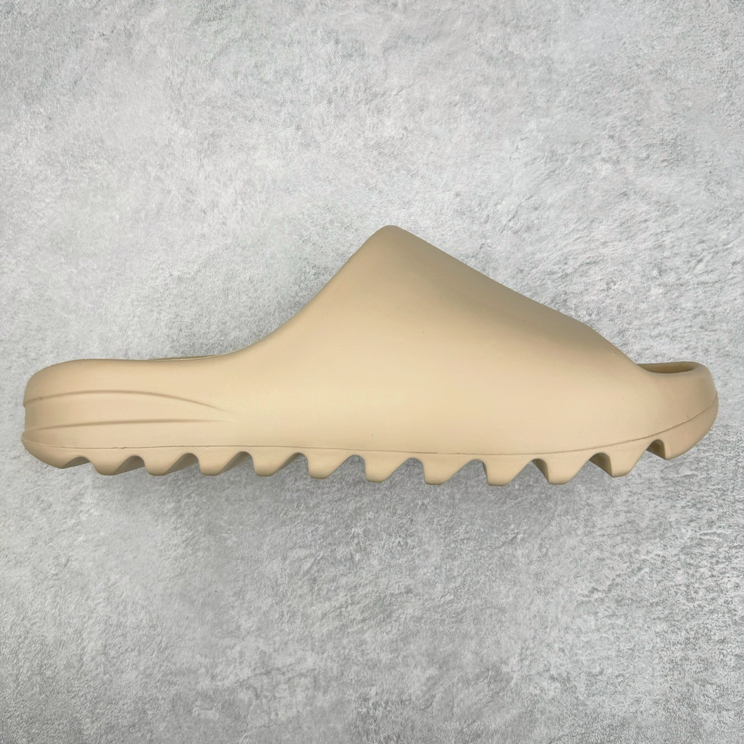 图片[9]-＃Lw纯原 YEEZY SLIDE 椰子拖鞋 同源公司EVA粒子环保塑料 原厂指令配方 弹性卡色均保持原鞋一致 匠心打造 采用原厂进口MD全套模具打造 全套原楦头 鞋口弧度大小 鞋面色泽质感同步原鞋 LOGO内侧钢印清晰工整 原厂定制原标 同比ZP 符合人体设计 独家开发至48.5码 尺码：36 37 38 39 40.5 42 43 44.5 46 47 48.5-选品中心