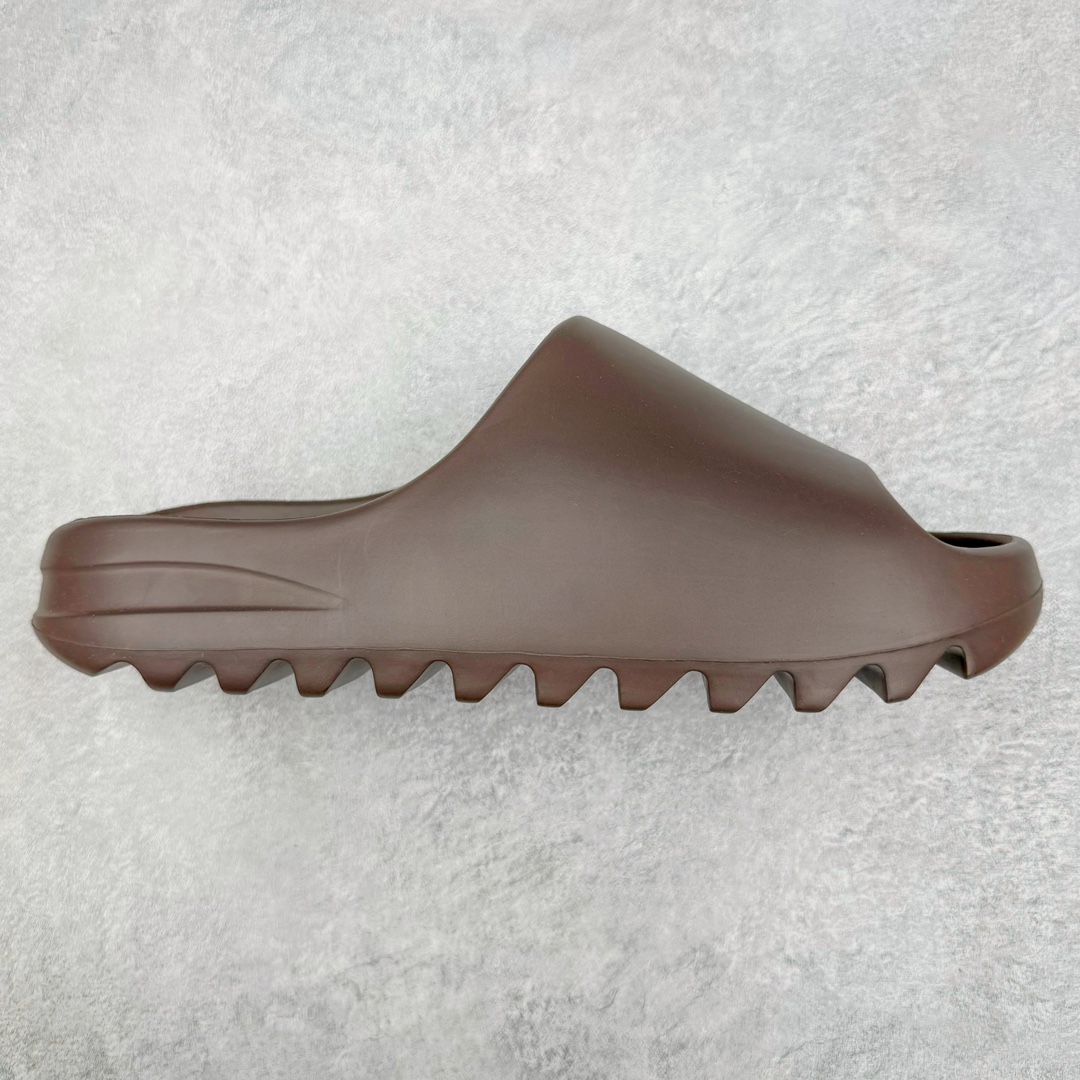 图片[6]-＃Lw纯原 YEEZY SLIDE 椰子拖鞋 同源公司EVA粒子环保塑料 原厂指令配方 弹性卡色均保持原鞋一致 匠心打造 采用原厂进口MD全套模具打造 全套原楦头 鞋口弧度大小 鞋面色泽质感同步原鞋 LOGO内侧钢印清晰工整 原厂定制原标 同比ZP 符合人体设计 独家开发至48.5码 尺码：36 37 38 39 40.5 42 43 44.5 46 47 48.5-选品中心