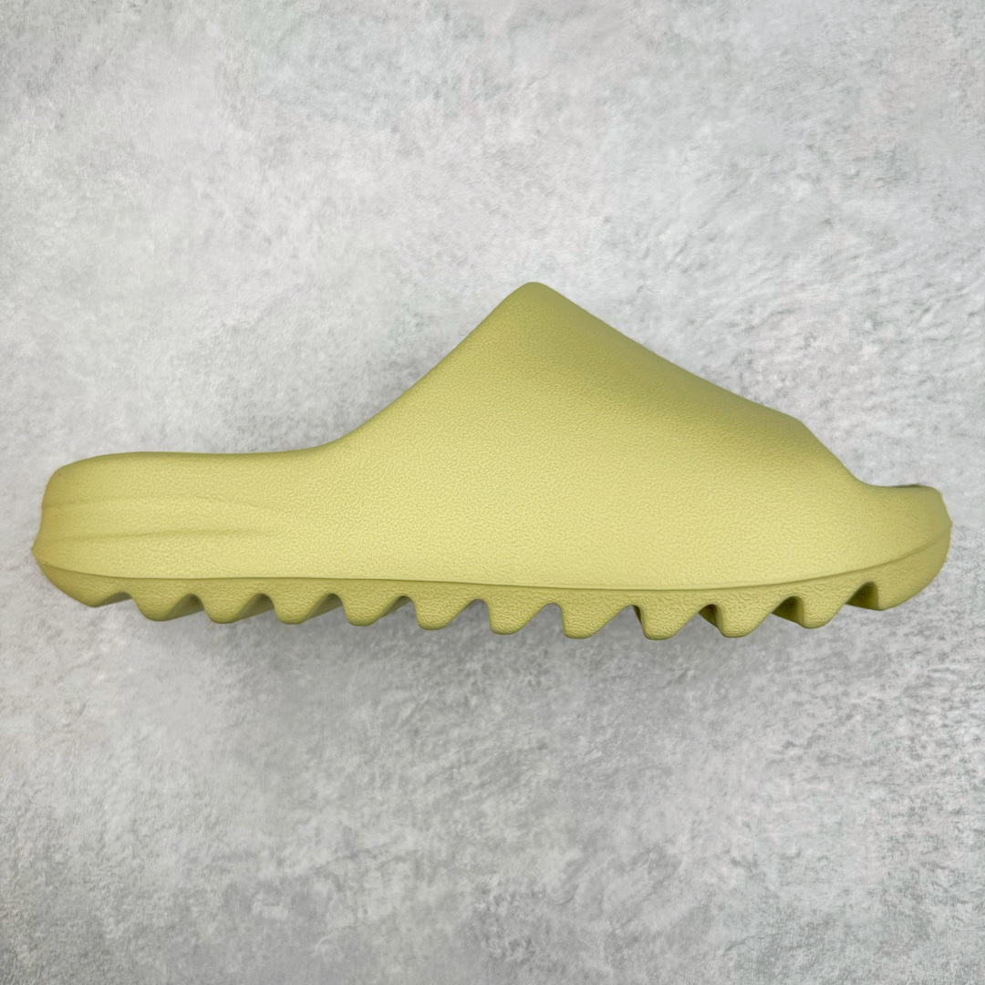 图片[7]-💰100 ＃Lw纯原 YEEZY SLIDE 椰子拖鞋 同源公司EVA粒子环保塑料 原厂指令配方 弹性卡色均保持原鞋一致  匠心打造 采用原厂进口MD全套模具打造 全套原楦头 鞋口弧度大小 鞋面色泽质感同步原鞋 LOGO内侧钢印清晰工整 原厂定制原标 同比ZP 符合人体设计 独家开发至48.5码 尺码：36 37 38 39 40.5 42 43 44.5 46 47 48.5 编码：by1936070-运动鞋