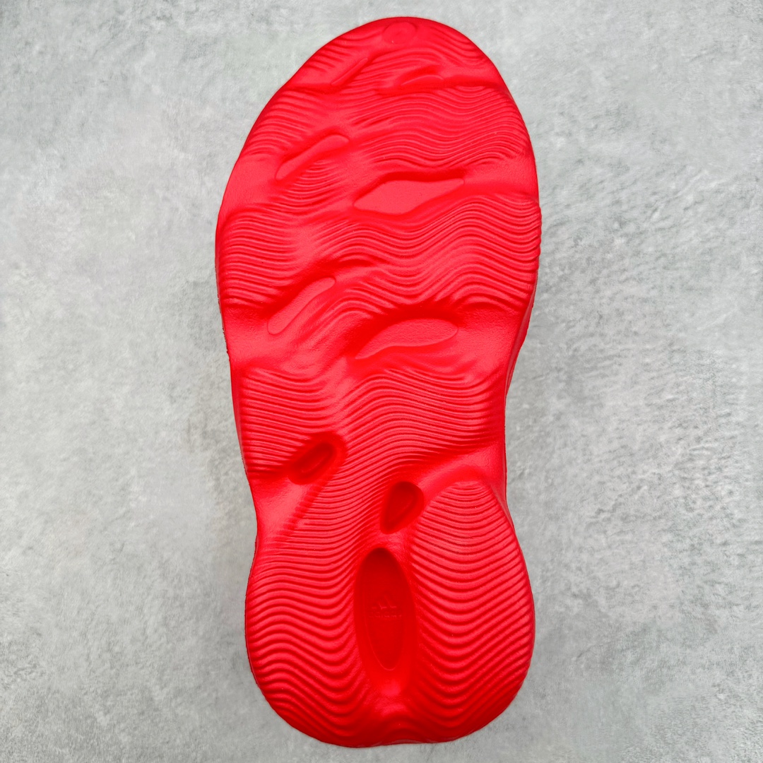 图片[9]-💰120 ＃Lw纯原 AD Yeezy Foam Runner 洞洞鞋 #原厂100%环保藻类3D材质 脚感超棉弹且柔软 原数据楦型工程力学开发 MD配比EVA泡棉式原色一体成形鞋模 正确Yeezy钢印左右鞋口里校准位置 LOGO内侧钢印清晰工整 原厂定制原标 芯片吊牌合模处平整无毛边最高工艺修边处理 正确鞋面细微磨砂墙体效果 正确鞋盒细节 字体清晰 正确盒底字体颜色 硬度大小同步ZP 尺码：36 37 38 39 40.5 42 43 44.5 46 47 48.5（偏小一码） 编码：by1936090-运动鞋