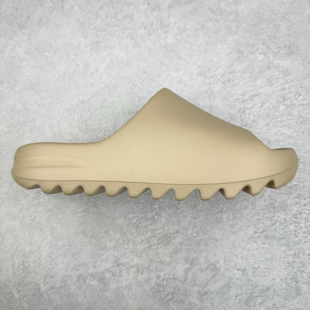 💰100 ＃Lw纯原 YEEZY SLIDE 椰子拖鞋 同源公司EVA粒子环保塑料 原厂指令配方 弹性卡色均保持原鞋一致  匠心打造 采用原厂进口MD全套模具打造 全套原楦头 鞋口弧度大小 鞋面色泽质感同步原鞋 LOGO内侧钢印清晰工整 原厂定制原标 同比ZP 符合人体设计 独家开发至48.5码 尺码：36 37 38 39 40.5 42 43 44.5 46 47 48.5 编码：by1936070-运动鞋