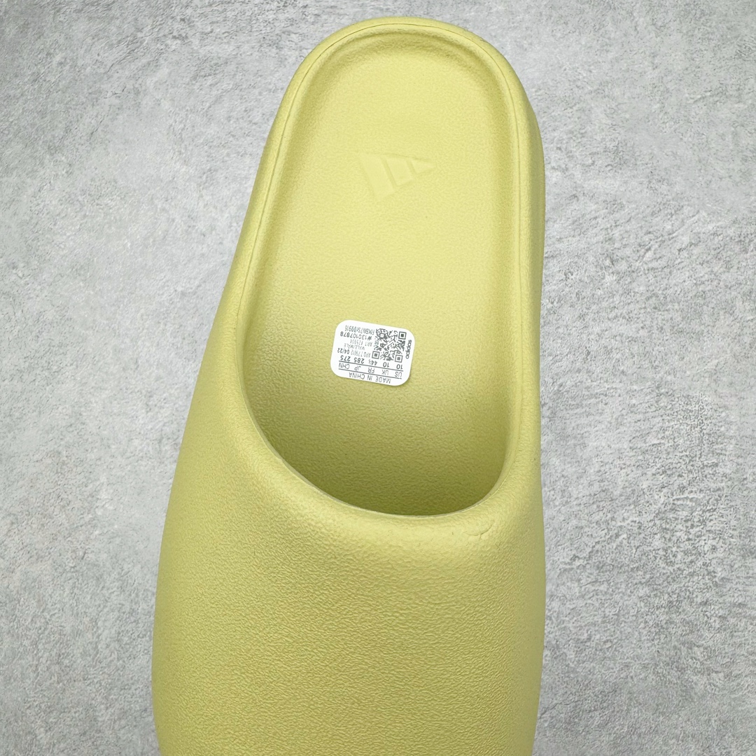 图片[5]-💰100 ＃Lw纯原 YEEZY SLIDE 椰子拖鞋 同源公司EVA粒子环保塑料 原厂指令配方 弹性卡色均保持原鞋一致  匠心打造 采用原厂进口MD全套模具打造 全套原楦头 鞋口弧度大小 鞋面色泽质感同步原鞋 LOGO内侧钢印清晰工整 原厂定制原标 同比ZP 符合人体设计 独家开发至48.5码 尺码：36 37 38 39 40.5 42 43 44.5 46 47 48.5 编码：by1936070-运动鞋