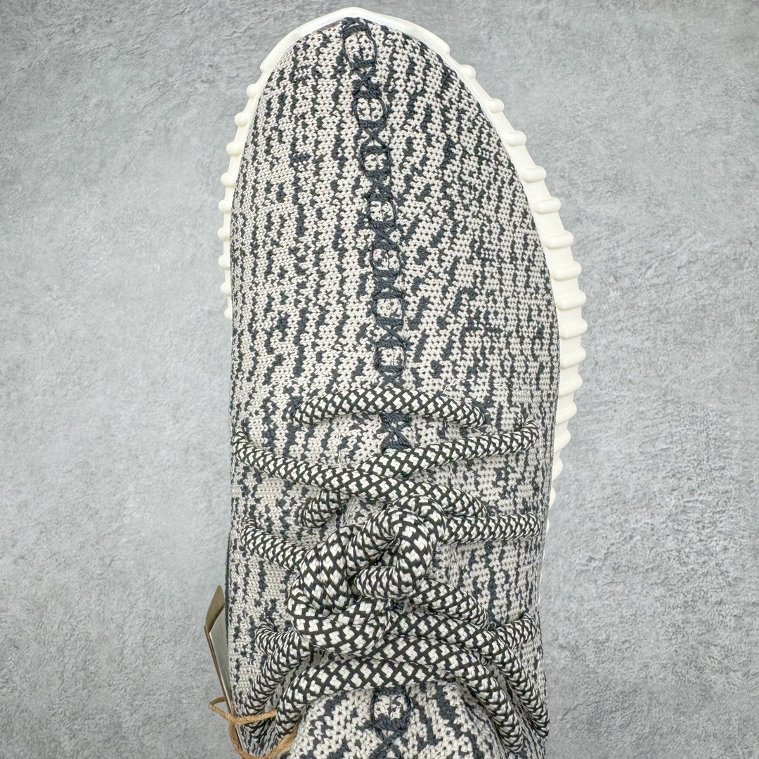 图片[4]-💰400 ＃Lw纯原 AD Yeezy 350 \”Turtle Dove\” 初代灰白 AQ4832 原厂再生高弹纱 艺超原厂鞋带 原厂Cost高斯环保线 百宏原厂后拉织带环 德国进口巴斯夫大底 原档案底模数据 区别市面一切版本 均不是一个档次 辰元原厂针织代工 细节还原度极高 大几率过验 独家外贸特供48.5 尺码 36 36.5 37 38 38.5 39 40 40.5 41 42 42.5 43 44 44.5 45 46 47 47.5 48.5 编码：by4936070-运动鞋