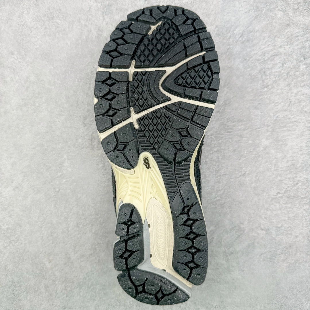 图片[9]-＃M纯原 New Balance M1906DD 黑色 NB新百伦潮流复古织物皮革减震防滑耐磨轻便低帮跑步鞋 原档数据独立私模大底 唯一正确六层组合大底 RB前软后硬 百分百还原原鞋脚感 基于市场现有版本全新升级调整 NB市场最强产物 全网最全配色加持 全套原楦原纸板原厂数据开发 全鞋电脑针车加持 原厂网布 原装进口头层翻毛皮料正确绒感卡色 正确中底拉帮中底网布细节 一比一手工擦旧效果 冲裁组合 匠心打造 耗时两个月开发完成 工艺极其复杂难度可想而知 高端零售专供产物 尺码：36 37 37.5 38 38.5 39.5 40 40.5 41.5 42 42.5 43 44 44.5 45 45.5 46.5 47-选品中心