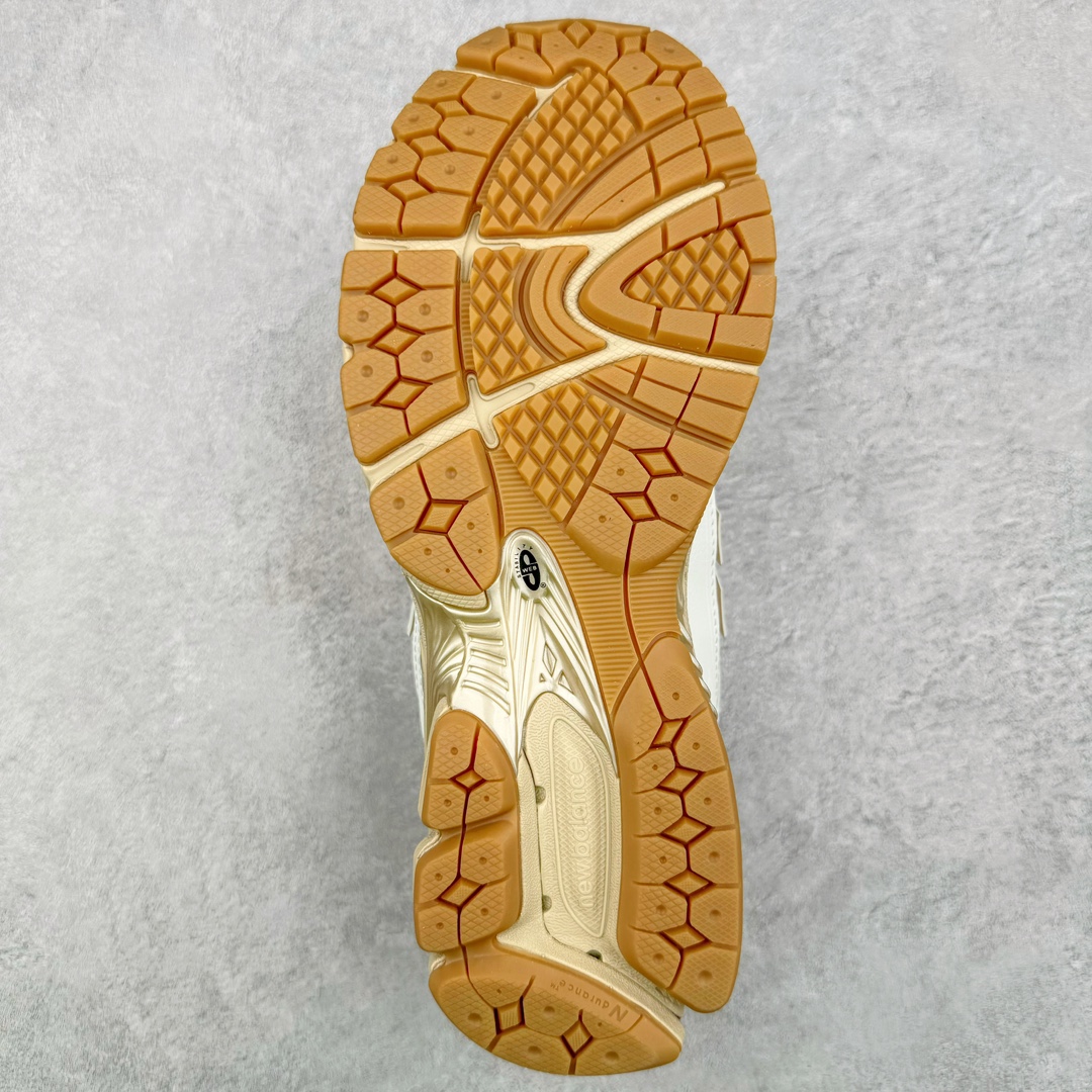 图片[9]-＃M纯原 New Balance M1906RO 白红 NB新百伦潮流复古织物皮革减震防滑耐磨轻便低帮跑步鞋 原档数据独立私模大底 唯一正确六层组合大底 RB前软后硬 百分百还原原鞋脚感 基于市场现有版本全新升级调整 NB市场最强产物 全网最全配色加持 全套原楦原纸板原厂数据开发 全鞋电脑针车加持 原厂网布 原装进口头层翻毛皮料正确绒感卡色 正确中底拉帮中底网布细节 一比一手工擦旧效果 冲裁组合 匠心打造 耗时两个月开发完成 工艺极其复杂难度可想而知 高端零售专供产物 尺码：36 37 37.5 38 38.5 39.5 40 40.5 41.5 42 42.5 43 44 44.5 45 45.5 46.5 47-选品中心