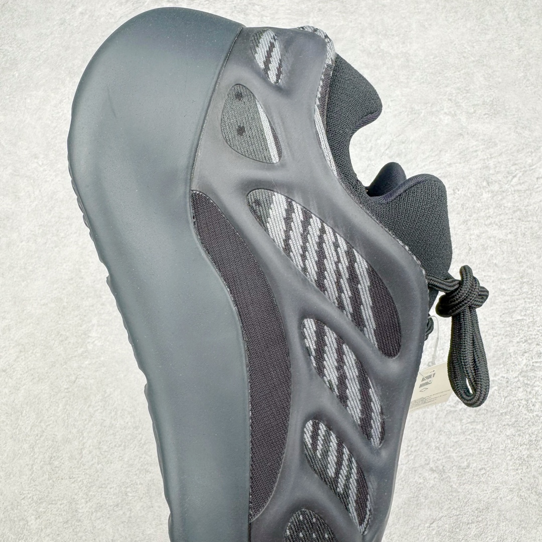 图片[6]-＃Lw纯原 yeezy 700V3 黑武士配色 H67799 全套原楦原纸版 打造灵魂正确版型 原厂贾卡原面 纹路与正品一致 高频进口夜光KPU完美组合原面 呈现炫丽星空夜光效果 此款非Boost爆米花科技 鞋底采用BOUNCE 全新缓震科技 脚感同样舒适 原厂RB鞋头材质 质感厚度与正品一致 完美贴合成型 正确原盒原标包装 匠心工艺 仅对原鞋 完美充正几率过验！尺码 36 36.5 40 40.5 41 42 42.5 43 44 44.5 45 46 46.5 47 48-选品中心
