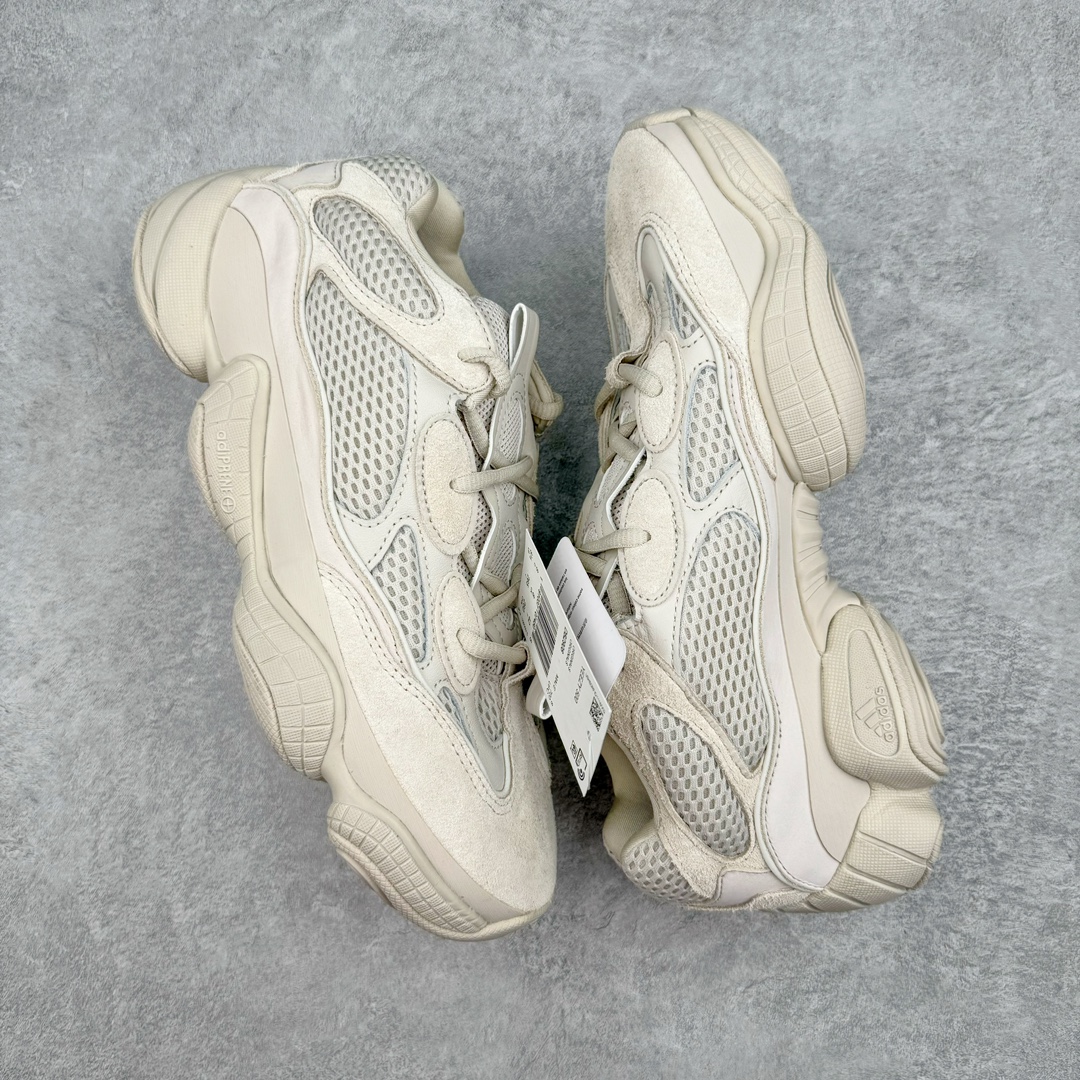 图片[3]-＃Lw纯原 Yeezy 500 Desert Rat 灰白色 DB2908 圈内高端卖家首选 完美零瑕疵 冲正绝不翻车 万邦原厂翻毛、甩纹牛皮 内置adiPRENE+减震科技 全鞋包括内里 机台针车间距调整与原版一致 原底模具开发 \\\”adiPRENE\\\”字样完美呈现 UV紫光下 鞋面、鞋垫反馈效果正确 原标测写 内外标、吊牌芯片卡 遵循原版 尺码：36 36.5 37 38 38.5 39 40 40.5 41 42 42.5 43 44 44.5 45 46 46.5 47 48-选品中心