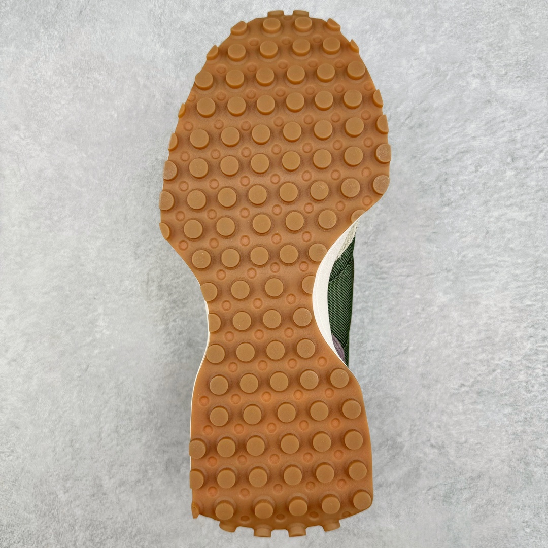 图片[9]-＃M纯原 New Balance NB327 新百伦系列复古休闲运动慢跑鞋 灰绿紫 WS327COB 原厂细翻毛 原数据档案结合二次高弾MD材料打造原版鞋底 鞋面由原厂特殊定制材料纹路细腻 多道序QC把关品质完善 细节完美 以更纯粹的复古风格设计打造的全新造型 侧身还以解构设计 将 N 字标志以做旧压花样式呈现 样式别具新意 而麂皮、冲孔皮革的塑造 则呈现出高级怀旧气质 也让鞋款在奢华时装风格与运动氛围之间达到了平衡 尺码：36 37 37.5 38 38.5 39.5 40 40.5 41.5 42 42.5 43 44 44.5 45 45.5-选品中心