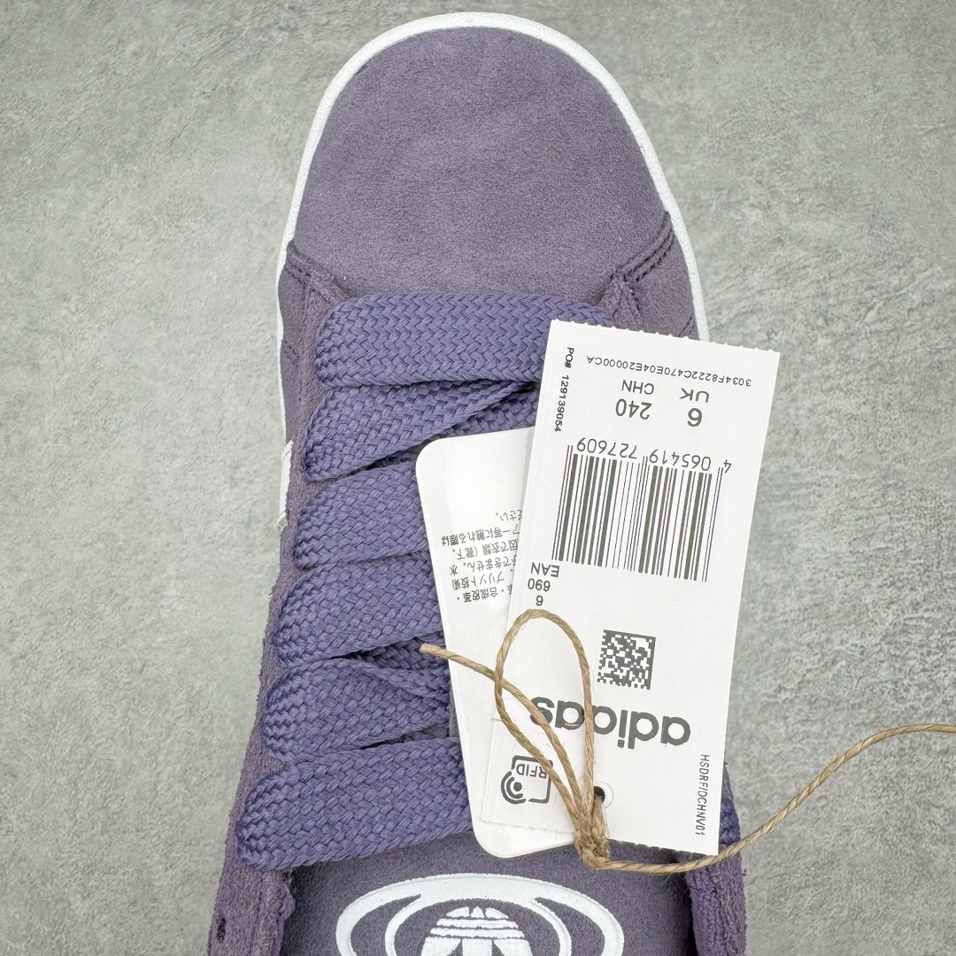 图片[4]-＃C版纯原 AD Originals Campus 00s 学院系列面包风经典复古低帮百搭休闲运动板鞋 ID7038 原鞋开发 正确版型 市面唯一全鞋采用原厂头层SD皮料 正确宽版鞋盒 清洁度完美 诠释最高工艺 这次 Originals 选择了以经典复古鞋型 Campus 为蓝本打造全新面包鞋 这款鞋型联名不断 冠希当年对它更是钟爱有加 论牌面丝毫不输贝壳头、Forum 等大热鞋型 这次 Campus 一改 80 年代的瘦长造型 鞋舌、鞋身、鞋底甚至细节都变大了 营造出千禧年前后流行的面包鞋宽大廓形 因此鞋名改为 Campus 00s 鞋身采用绒面皮料搭配白色常规皮革 质感上还是延续了经典 Campus 的设计 鞋舌填充更加饱满 让鞋款整体看起来更加圆润 搭配上这款浅蓝配色 「蓝胖子」造型真的很可爱 鞋舌还加入了与以往 Campus 不同的全新三叶草 Logo 令造型更具千禧气息 鞋带也采用了加宽的设计 如果你不喜欢 这次还附送了传统鞋带可以替换 鞋底采用了米黄做旧设计 凸显鞋款的复古年代感 除了清新可人的浅蓝配色 还有一款酷灰配色 造型更加硬朗复古 而且相比浅蓝配色更加耐脏 尺码：36 36⅔ 37⅓ 38 38⅔ 39⅓ 40 40⅔ 41⅓ 42 42⅔ 43⅓ 44 44 ⅓ 45-选品中心