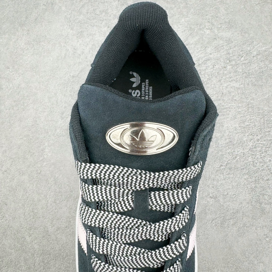 图片[5]-＃C版纯原 AD Originals Campus 00s 学院系列面包风经典复古低帮百搭休闲运动板鞋 HP6396 原鞋开发 正确版型 市面唯一全鞋采用原厂头层SD皮料 正确宽版鞋盒 清洁度完美 诠释最高工艺 这次 Originals 选择了以经典复古鞋型 Campus 为蓝本打造全新面包鞋 这款鞋型联名不断 冠希当年对它更是钟爱有加 论牌面丝毫不输贝壳头、Forum 等大热鞋型 这次 Campus 一改 80 年代的瘦长造型 鞋舌、鞋身、鞋底甚至细节都变大了 营造出千禧年前后流行的面包鞋宽大廓形 因此鞋名改为 Campus 00s 鞋身采用绒面皮料搭配白色常规皮革 质感上还是延续了经典 Campus 的设计 鞋舌填充更加饱满 让鞋款整体看起来更加圆润 搭配上这款浅蓝配色 「蓝胖子」造型真的很可爱 鞋舌还加入了与以往 Campus 不同的全新三叶草 Logo 令造型更具千禧气息 鞋带也采用了加宽的设计 如果你不喜欢 这次还附送了传统鞋带可以替换 鞋底采用了米黄做旧设计 凸显鞋款的复古年代感 除了清新可人的浅蓝配色 还有一款酷灰配色 造型更加硬朗复古 而且相比浅蓝配色更加耐脏 尺码：36 36⅔ 37⅓ 38 38⅔ 39⅓ 40 40⅔ 41⅓ 42 42⅔ 43⅓ 44 44 ⅓ 45-选品中心