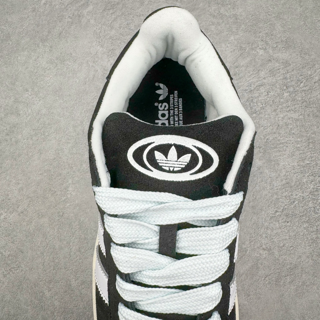 图片[5]-＃C版纯原 AD Originals Campus 00s 学院系列面包风经典复古低帮百搭休闲运动板鞋 HQ8708 原鞋开发 正确版型 市面唯一全鞋采用原厂头层SD皮料 正确宽版鞋盒 清洁度完美 诠释最高工艺 这次 Originals 选择了以经典复古鞋型 Campus 为蓝本打造全新面包鞋 这款鞋型联名不断 冠希当年对它更是钟爱有加 论牌面丝毫不输贝壳头、Forum 等大热鞋型 这次 Campus 一改 80 年代的瘦长造型 鞋舌、鞋身、鞋底甚至细节都变大了 营造出千禧年前后流行的面包鞋宽大廓形 因此鞋名改为 Campus 00s 鞋身采用绒面皮料搭配白色常规皮革 质感上还是延续了经典 Campus 的设计 鞋舌填充更加饱满 让鞋款整体看起来更加圆润 搭配上这款浅蓝配色 「蓝胖子」造型真的很可爱 鞋舌还加入了与以往 Campus 不同的全新三叶草 Logo 令造型更具千禧气息 鞋带也采用了加宽的设计 如果你不喜欢 这次还附送了传统鞋带可以替换 鞋底采用了米黄做旧设计 凸显鞋款的复古年代感 除了清新可人的浅蓝配色 还有一款酷灰配色 造型更加硬朗复古 而且相比浅蓝配色更加耐脏 尺码：36 36⅔ 37⅓ 38 38⅔ 39⅓ 40 40⅔ 41⅓ 42 42⅔ 43⅓ 44 44 ⅓ 45-选品中心