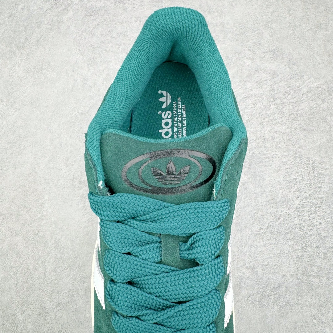 图片[5]-＃C版纯原 AD Originals Campus 00s 学院系列面包风经典复古低帮百搭休闲运动板鞋 HR1467 原鞋开发 正确版型 市面唯一全鞋采用原厂头层SD皮料 正确宽版鞋盒 清洁度完美 诠释最高工艺 这次 Originals 选择了以经典复古鞋型 Campus 为蓝本打造全新面包鞋 这款鞋型联名不断 冠希当年对它更是钟爱有加 论牌面丝毫不输贝壳头、Forum 等大热鞋型 这次 Campus 一改 80 年代的瘦长造型 鞋舌、鞋身、鞋底甚至细节都变大了 营造出千禧年前后流行的面包鞋宽大廓形 因此鞋名改为 Campus 00s 鞋身采用绒面皮料搭配白色常规皮革 质感上还是延续了经典 Campus 的设计 鞋舌填充更加饱满 让鞋款整体看起来更加圆润 搭配上这款浅蓝配色 「蓝胖子」造型真的很可爱 鞋舌还加入了与以往 Campus 不同的全新三叶草 Logo 令造型更具千禧气息 鞋带也采用了加宽的设计 如果你不喜欢 这次还附送了传统鞋带可以替换 鞋底采用了米黄做旧设计 凸显鞋款的复古年代感 除了清新可人的浅蓝配色 还有一款酷灰配色 造型更加硬朗复古 而且相比浅蓝配色更加耐脏 尺码：36 36⅔ 37⅓ 38 38⅔ 39⅓ 40 40⅔ 41⅓ 42 42⅔ 43⅓ 44 44 ⅓ 45-选品中心