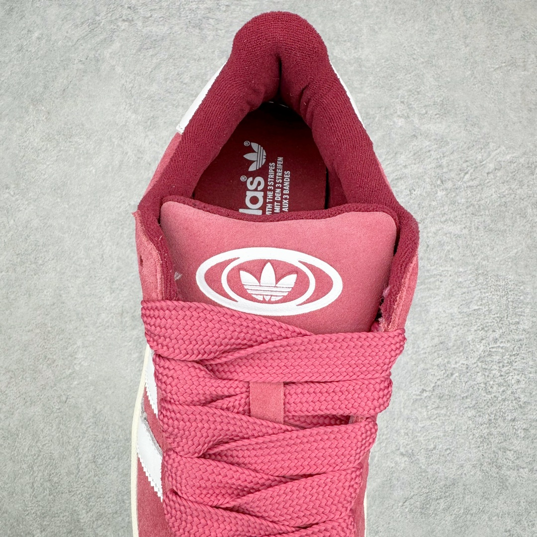 图片[5]-＃C版纯原 AD Originals Campus 00s 学院系列面包风经典复古低帮百搭休闲运动板鞋 HP6286 原鞋开发 正确版型 市面唯一全鞋采用原厂头层SD皮料 正确宽版鞋盒 清洁度完美 诠释最高工艺 这次 Originals 选择了以经典复古鞋型 Campus 为蓝本打造全新面包鞋 这款鞋型联名不断 冠希当年对它更是钟爱有加 论牌面丝毫不输贝壳头、Forum 等大热鞋型 这次 Campus 一改 80 年代的瘦长造型 鞋舌、鞋身、鞋底甚至细节都变大了 营造出千禧年前后流行的面包鞋宽大廓形 因此鞋名改为 Campus 00s 鞋身采用绒面皮料搭配白色常规皮革 质感上还是延续了经典 Campus 的设计 鞋舌填充更加饱满 让鞋款整体看起来更加圆润 搭配上这款浅蓝配色 「蓝胖子」造型真的很可爱 鞋舌还加入了与以往 Campus 不同的全新三叶草 Logo 令造型更具千禧气息 鞋带也采用了加宽的设计 如果你不喜欢 这次还附送了传统鞋带可以替换 鞋底采用了米黄做旧设计 凸显鞋款的复古年代感 除了清新可人的浅蓝配色 还有一款酷灰配色 造型更加硬朗复古 而且相比浅蓝配色更加耐脏 尺码：36 36⅔ 37⅓ 38 38⅔ 39⅓ 40 40⅔ 41⅓ 42 42⅔ 43⅓ 44 44 ⅓ 45-选品中心