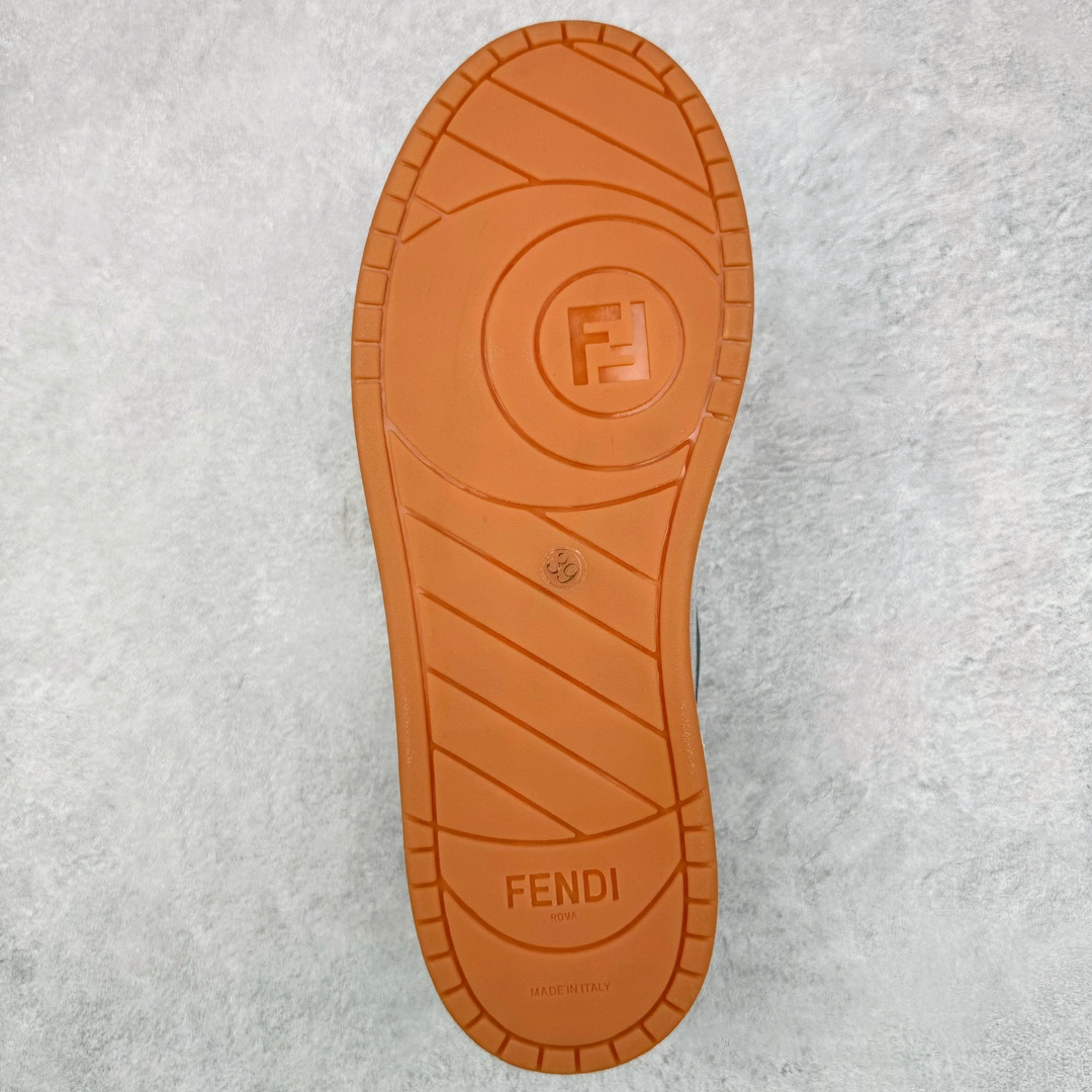 图片[9]-＃S版纯原 FENDI 芬迪 Match sneaters低帮运动鞋 独家定制 全身20几个细节点全部做到一致还原 吊打市面所有版本 独家原装套装配件官方同源 渠道原装订单 全套专柜包装物及配件#鞋底嵌入核心防伪芯片感应装置 FENDI芬迪match最新爆款情侣款运动鞋板鞋原版购入 高工艺无缝细空胶技术 贴楦误差0.05mm,鞋底采用固特异内外锁死工艺 最大限度弯折永不开胶 原鞋一致效果环保无味 鞋面采用麂皮和皮革拼接组合 logo内里采用毛巾绒里 上脚超级柔软 轻便 舒适搭配卫衣 尺码：35 36 37 38 39 40 41 42 43 44 45-选品中心