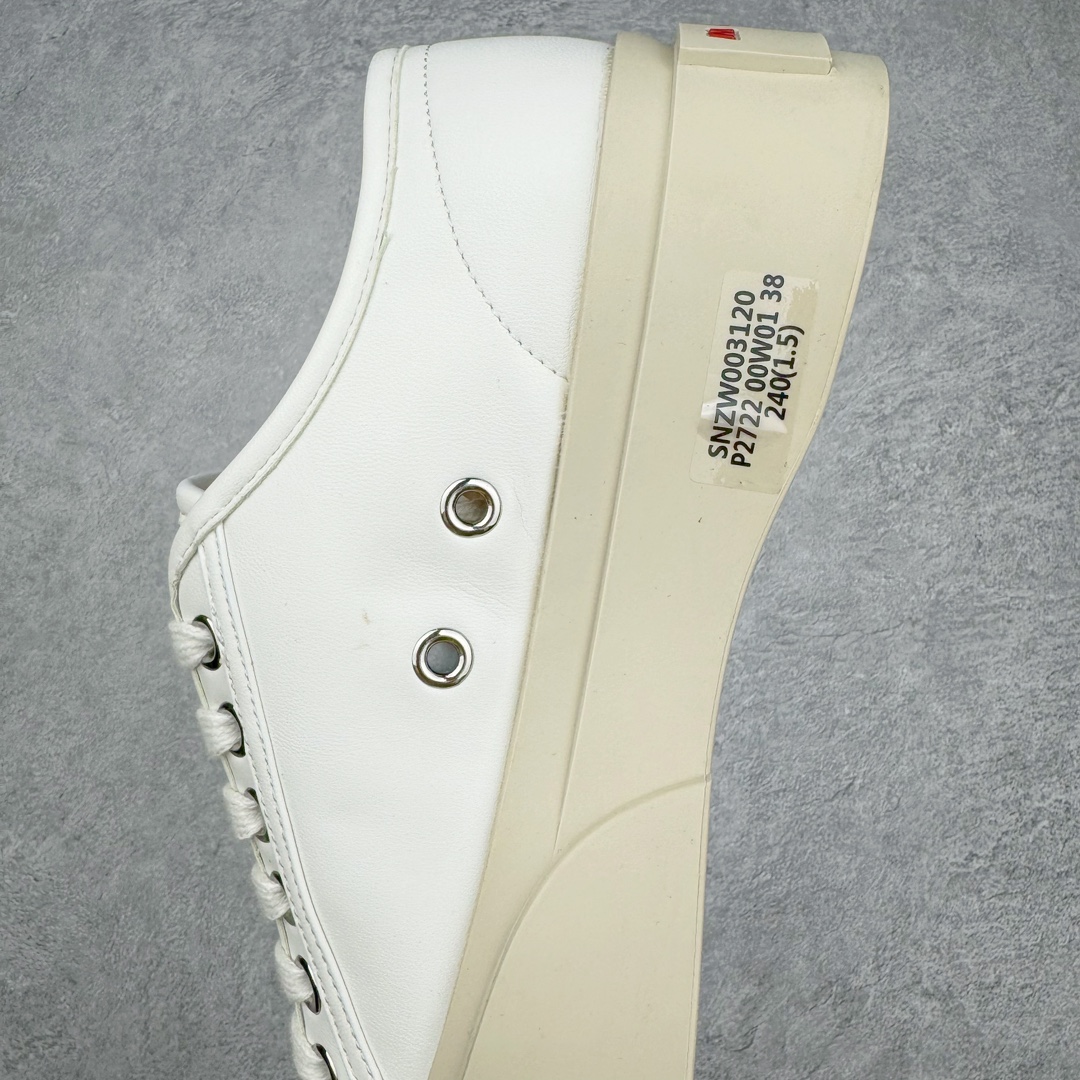 图片[7]-＃福利特价 Marni Pablo Leather Mary Jane Sneaker 意大利奢侈品品牌-玛尼·巴勃罗·玛丽珍系列低帮松糕厚底百搭魔术贴大头增高板鞋 Marni是来自意大利的独立设计师品牌 ♥赵露思、宋祖儿同款魔术贴大头鞋，跟传统见到的玛丽珍还蛮不一样的，凉鞋的透气结构搭载日系风格，蠢萌又时髦。 ♥日式包趾式胖圆鞋头设计满满的立体感。虽然厚底但它的腰线非常明显，前宽后细有种大头鞋的既视感，复古范儿很足。一字带魔术贴设计穿脱方便，调节松紧随心所欲，不用担心压脚背 ♥鞋面内里都使用羊皮，质感柔软性跟透气性都灰常好。4cm的一个橡胶厚底，上脚不会臃肿反而衬托得腿很细，鞋子也不会很重，颜值与舒适度并存。灰常有少女感又有一种不羁一格的酷气，甜美又可爱，适合搭配各种衣服，单穿或者配各种袜子很好看 防滑耐磨橡胶4CM跟高大底 尺码：35-40-选品中心