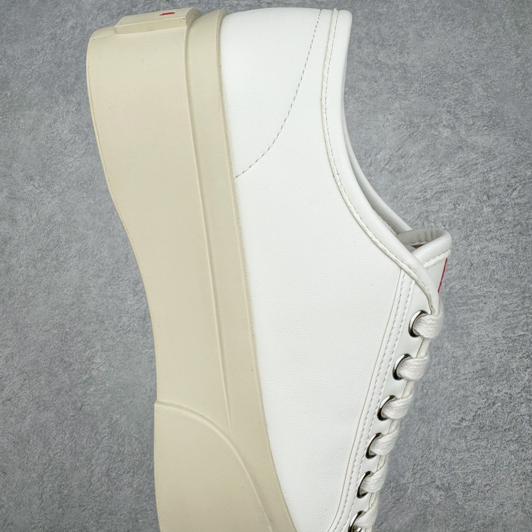 图片[6]-＃福利特价 Marni Pablo Leather Mary Jane Sneaker 意大利奢侈品品牌-玛尼·巴勃罗·玛丽珍系列低帮松糕厚底百搭魔术贴大头增高板鞋 Marni是来自意大利的独立设计师品牌 ♥赵露思、宋祖儿同款魔术贴大头鞋，跟传统见到的玛丽珍还蛮不一样的，凉鞋的透气结构搭载日系风格，蠢萌又时髦。 ♥日式包趾式胖圆鞋头设计满满的立体感。虽然厚底但它的腰线非常明显，前宽后细有种大头鞋的既视感，复古范儿很足。一字带魔术贴设计穿脱方便，调节松紧随心所欲，不用担心压脚背 ♥鞋面内里都使用羊皮，质感柔软性跟透气性都灰常好。4cm的一个橡胶厚底，上脚不会臃肿反而衬托得腿很细，鞋子也不会很重，颜值与舒适度并存。灰常有少女感又有一种不羁一格的酷气，甜美又可爱，适合搭配各种衣服，单穿或者配各种袜子很好看 防滑耐磨橡胶4CM跟高大底 尺码：35-40-选品中心
